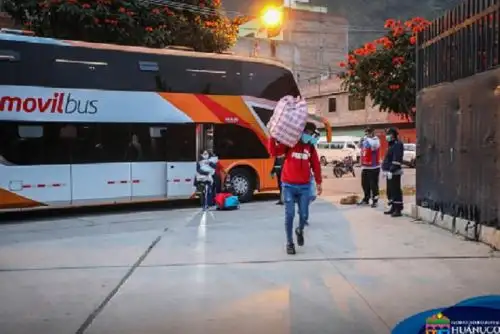 Los retornantes fueron evaluados por el personal de Salud de la Dirección Regional de Salud (Diresa) en el Complejo Deportivo de Paucarbamba,en el distrito de Amarilis.