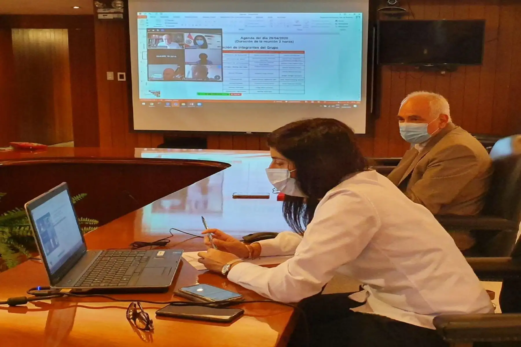 Ministra María Antonieta Alva lidera grupo multisectorial.