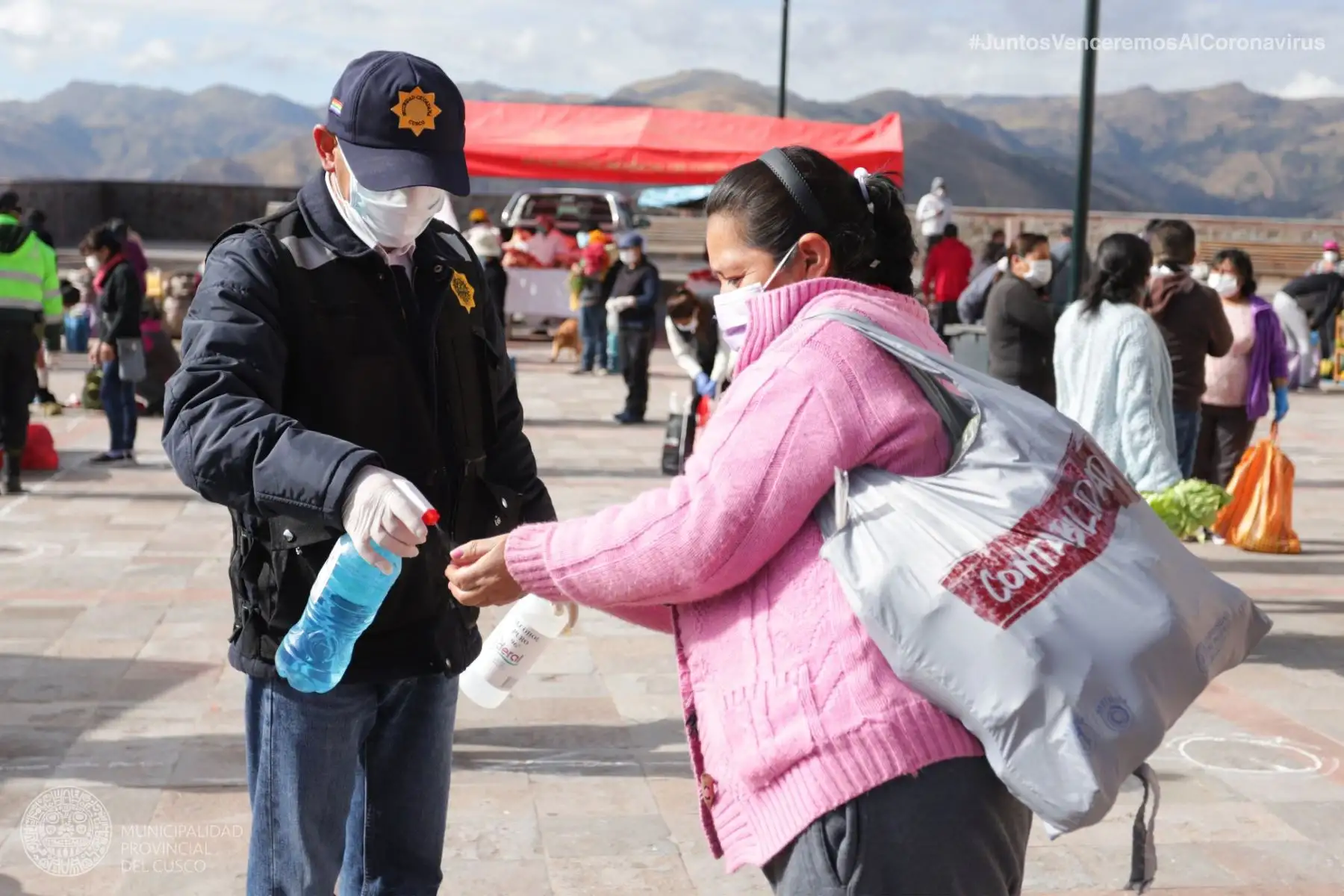 Programa “Mercado En Tu Barrio” de la Municipalidad de Cusco llegó a la zona de Santa Ana para ofrecer variedad de productos a precios más accesibles y evitar aglomeración en otros centros de abasto. Foto: ANDINA/Municipalidad de Cusco