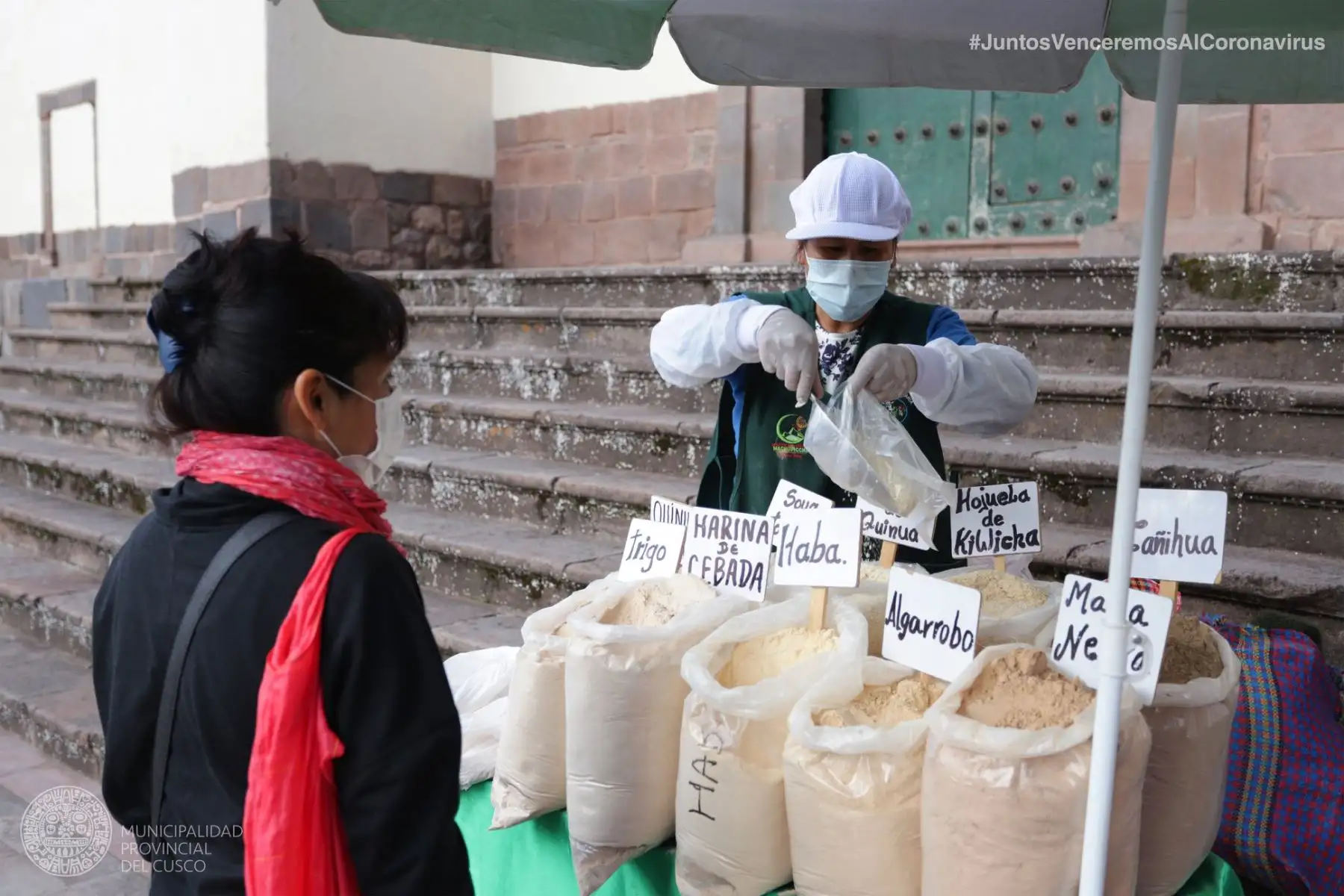 Programa “Mercado En Tu Barrio” de la Municipalidad de Cusco llegó a la zona de Santa Ana para ofrecer variedad de productos a precios más accesibles y evitar aglomeración en otros centros de abasto. Foto: ANDINA/Municipalidad de Cusco