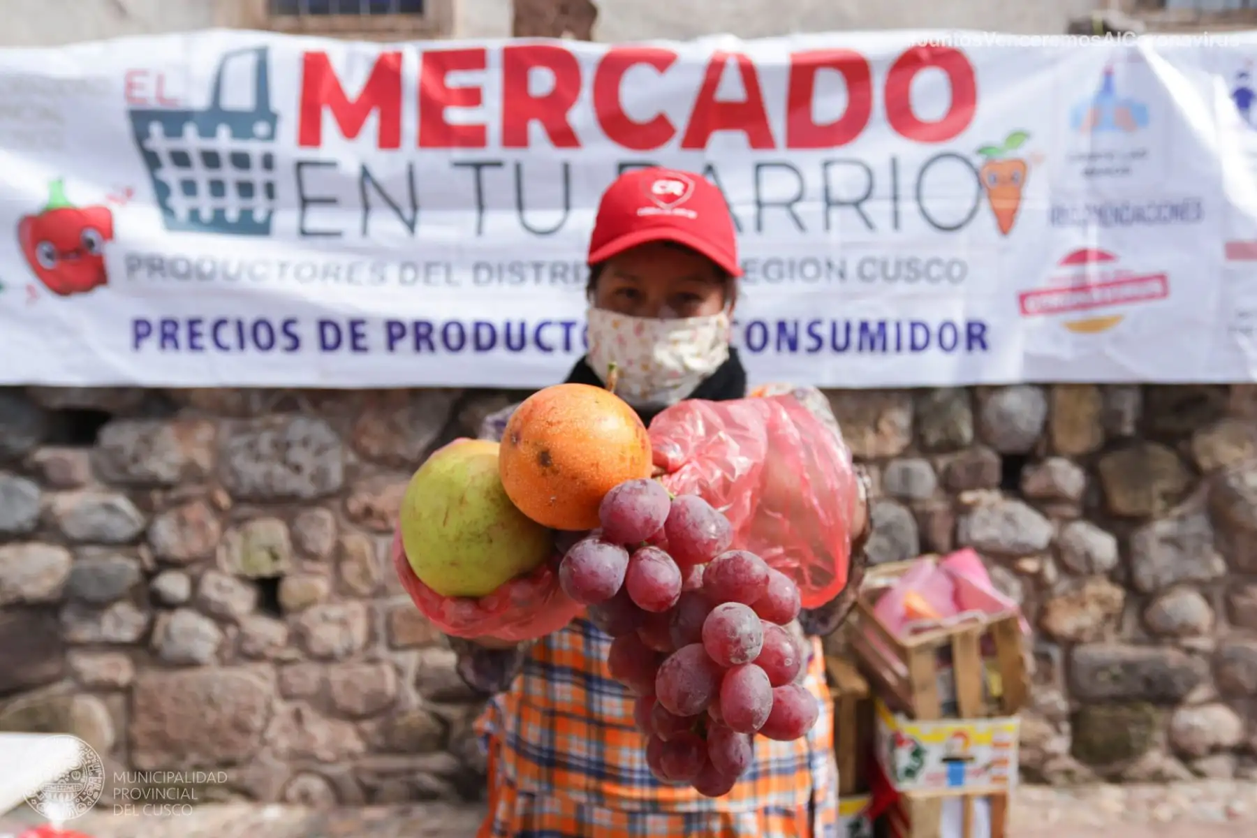 Programa “Mercado En Tu Barrio” de la Municipalidad de Cusco llegó a la zona de Santa Ana para ofrecer variedad de productos a precios más accesibles y evitar aglomeración en otros centros de abasto. Foto: ANDINA/Municipalidad de Cusco