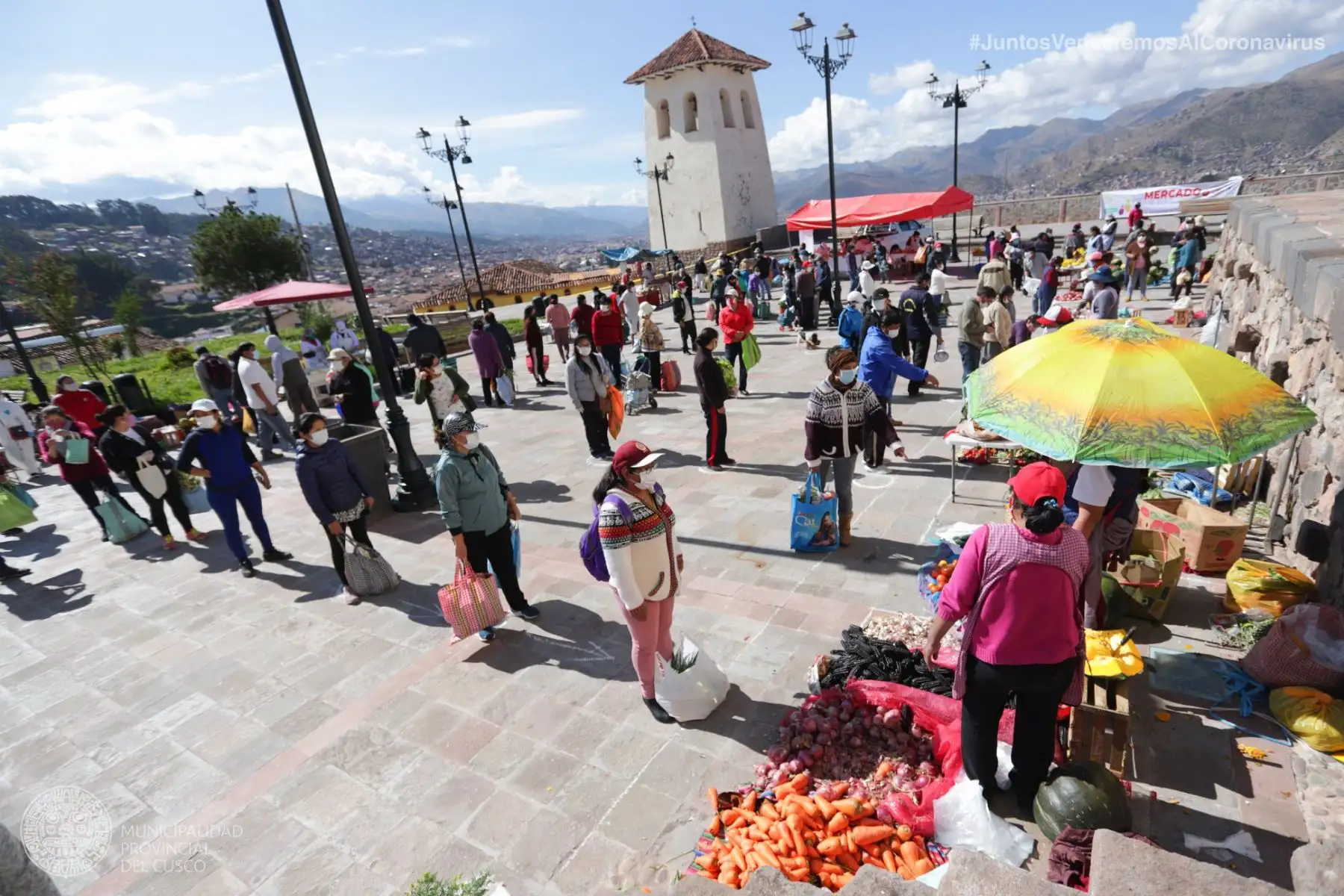 Programa “Mercado En Tu Barrio” de la Municipalidad de Cusco llegó a la zona de Santa Ana para ofrecer variedad de productos a precios más accesibles y evitar aglomeración en otros centros de abasto. Foto: ANDINA/Municipalidad de Cusco