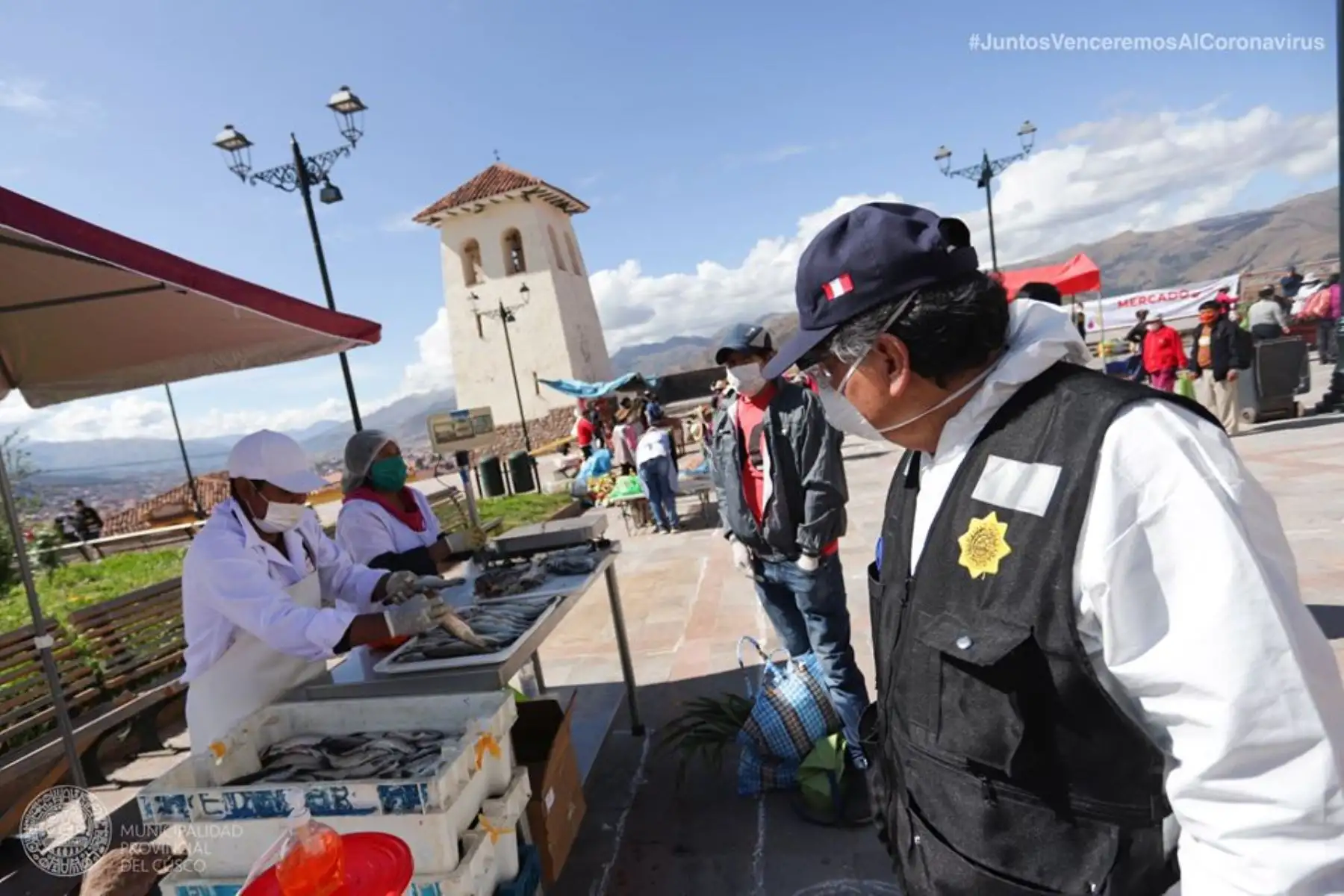 El alcalde del Cusco, Ricardo Valderrama, acompañado por los regidores, verificaron el desarrollo de esta iniciativa, donde se respetó el distanciamiento entre personas y la higiene. Foto: ANDINA/Municipalidad del Cusco