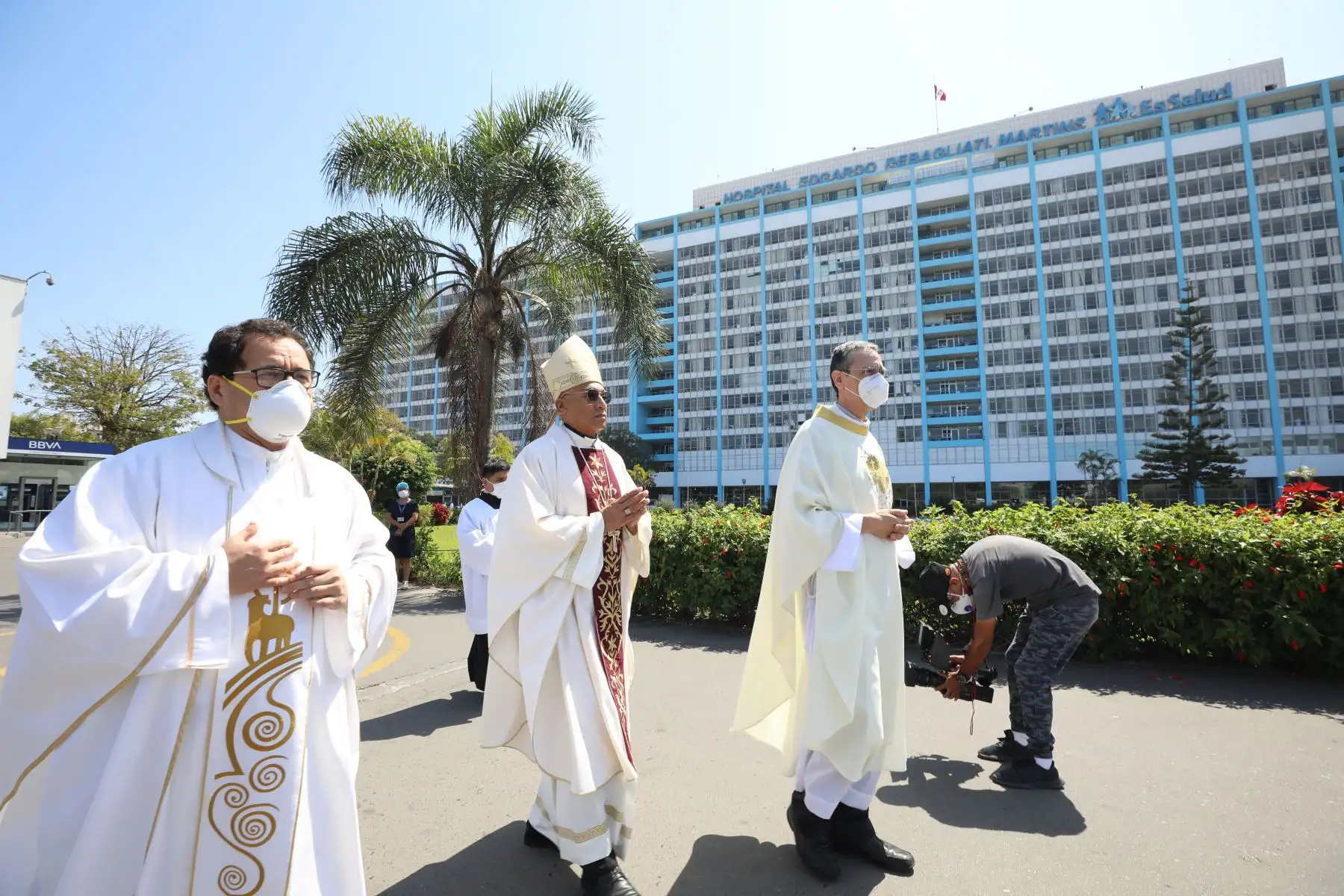 EsSalud y  El Obispo Auxiliar de Lima, Guillermo Elías, organizaron  una emotiva Misa en favor de los pacientes con Coronavirus del Hospital Rebagliati.Foto:ANDINA/Essalud