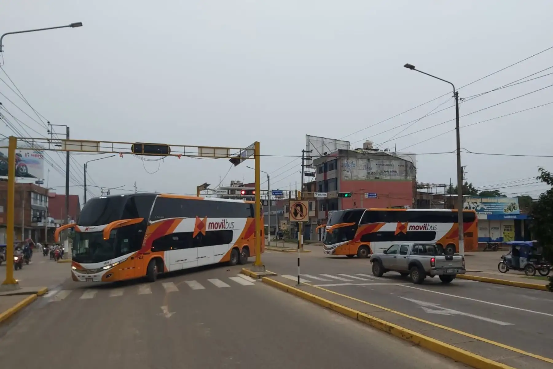 Partieron rumbo a Lima, vía terrestre, alrededor de 91 connacionales desde Ucayali. Se aplicaron los protocolos de seguridad y salud, y se realizó el control sanitario a todos los pasajeros.

Foto: INDECI