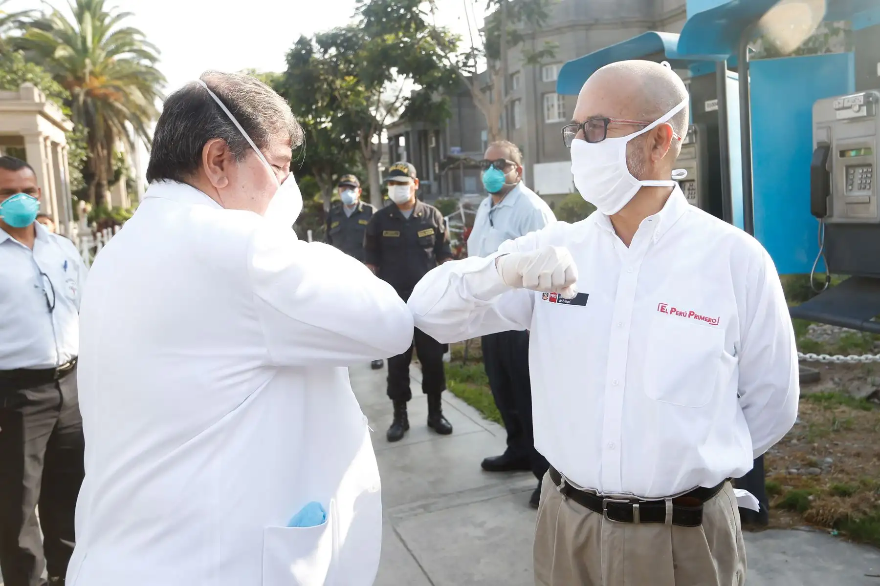 El Ministro de Salud, Victor Zamora, visita el Hospital Loayza verificando la ampliación de la oferta hospitalaria para los pacientes. Foto: MINSA