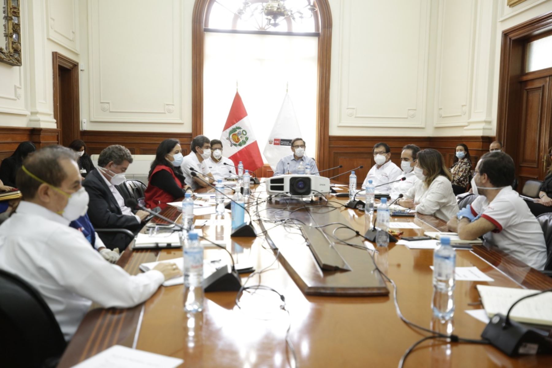 Presidente Vizcarra lidera reunión con representantes de sectores del Ejecutivo