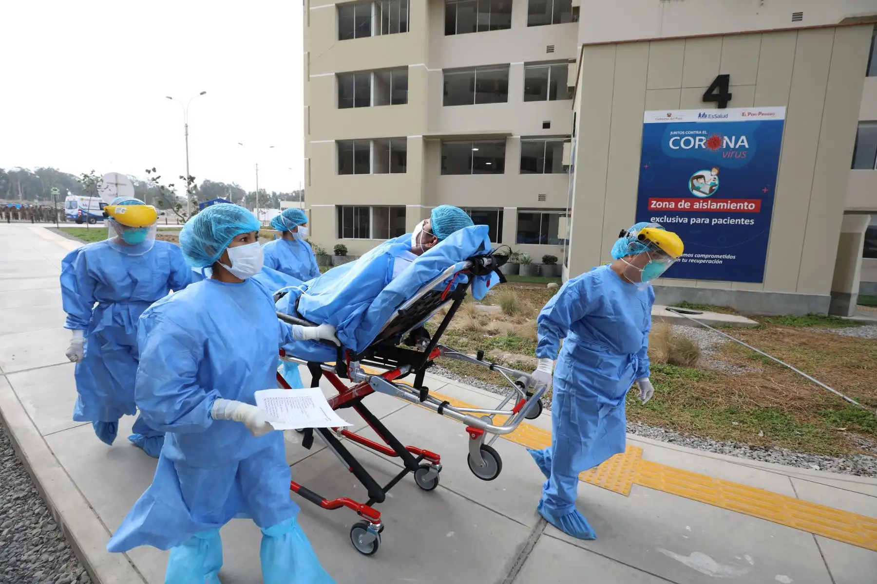 EsSalud destinará más de S/ 28 millones en el pago de un bono económico al personal médico y asistencial que combate al Covid-19 en los hospitales del Seguro Social en todo el país.
Foto: EsSalud