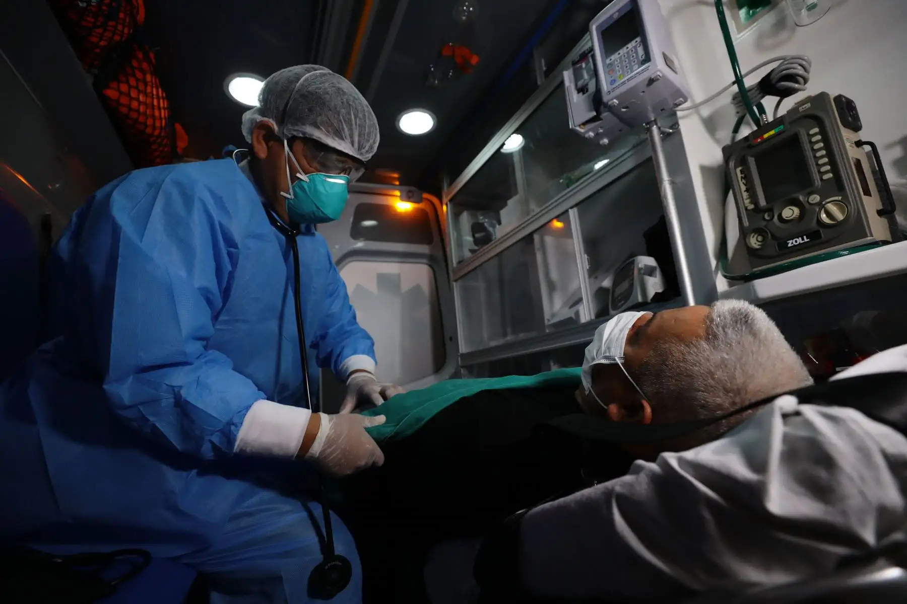 EsSalud destinará más de S/ 28 millones en el pago de un bono económico al personal médico y asistencial que combate al Covid-19 en los hospitales del Seguro Social en todo el país.
Foto: EsSalud