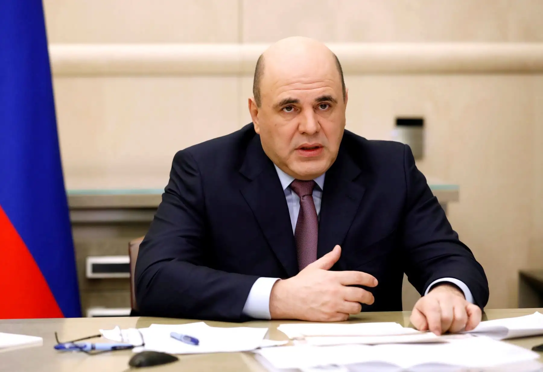 "Acabo de saber que los análisis de coronavirus a los que me sometí han dado positivo", dijo Mishustin durante la conversación con Putin. Foto: EFE