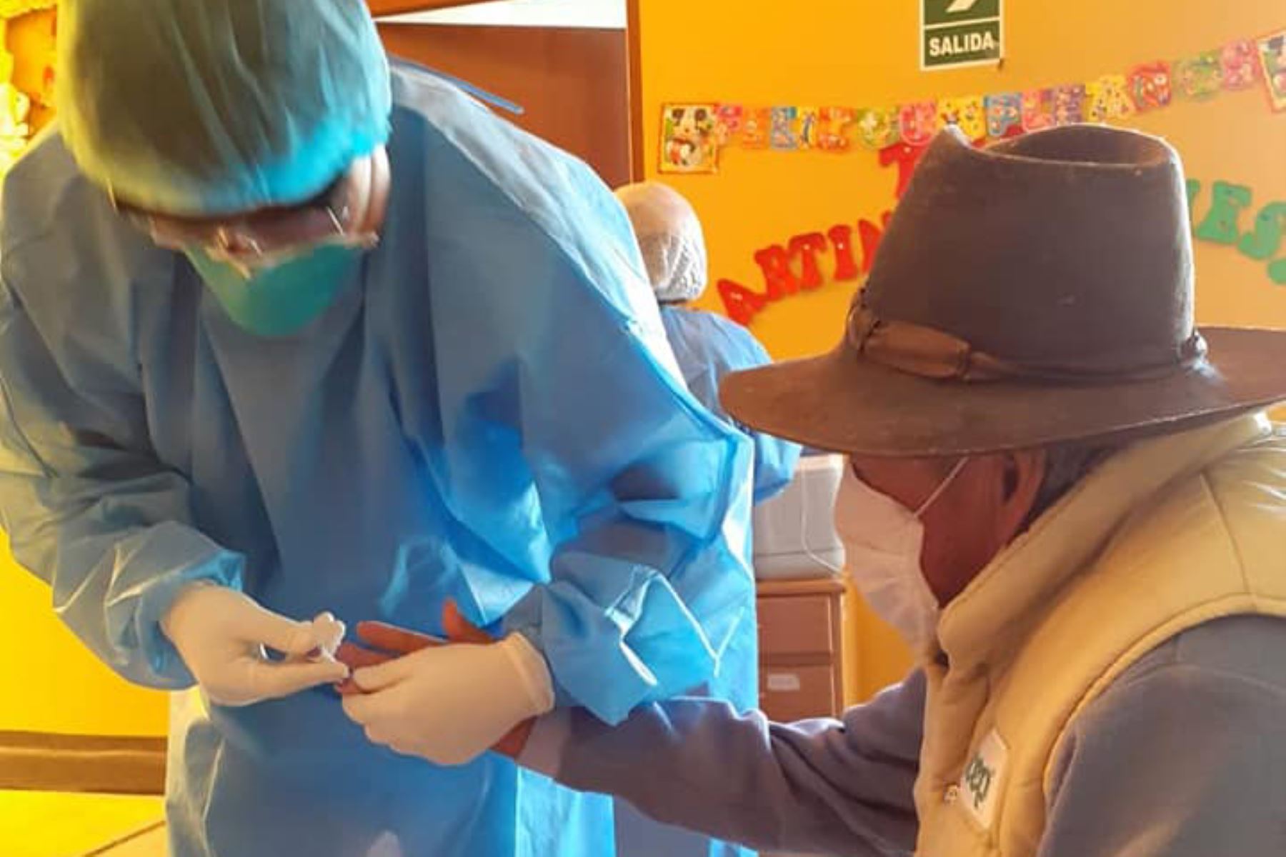 Pruebas rápidas fueron aplicadas a los ancianos del asilo Mosquera Páucar de Huaraz (Áncash) para descartar el coronavirus. Foto: ANDINA/Difusión
