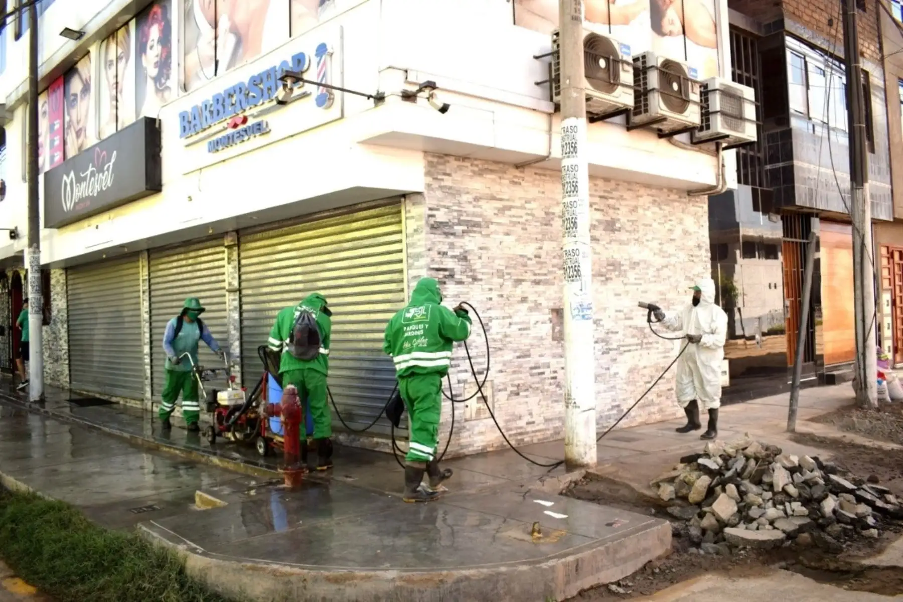 La Municipalidad de San Juan de Lurigancho, a través de la Gerencia de Desarrollo Ambiental, intensifica los trabajos de limpieza y desinfección en calles y urbanizaciones del distrito para así  contrarrestar el avance del Coronavirus. Foto: ANDINA/Municipalidad de San Juan de Lurigancho