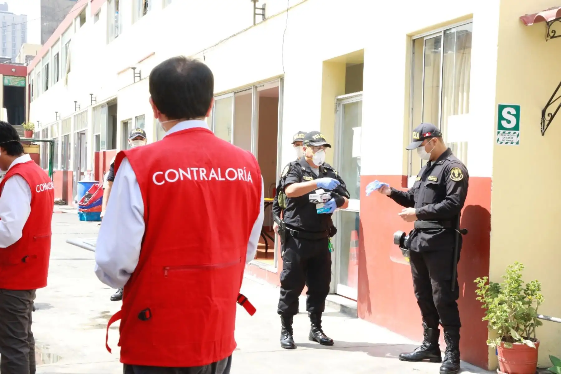 Contraloría realiza visitas de control a comisarías en el marco del Megaoperativo de Emergencia Sanitaria por COVID-19.
Foto: Contraloría