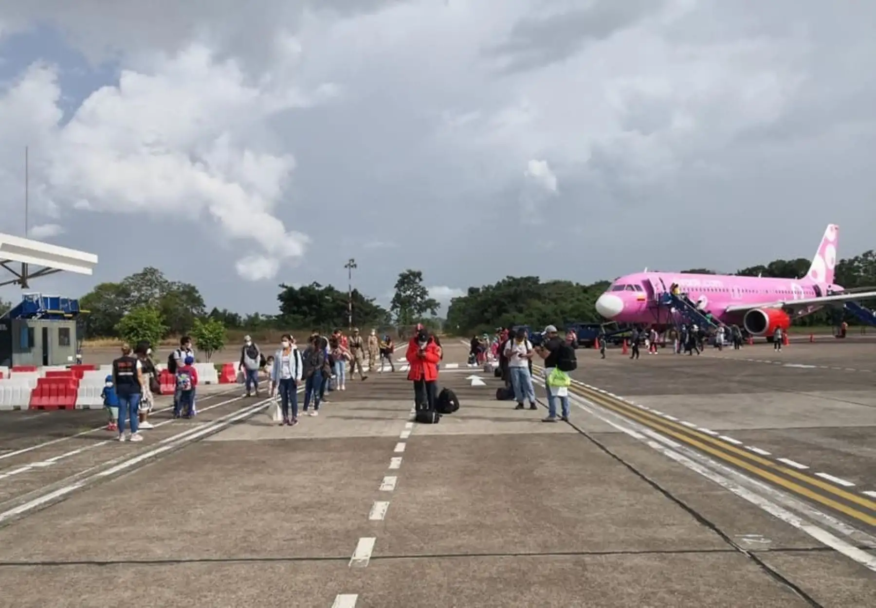 Más de 200 operaciones humanitarias realizaron aeropuertos del sur durante el primer mes del estado de emergencia decretada para frenar el avance del coronavirus.