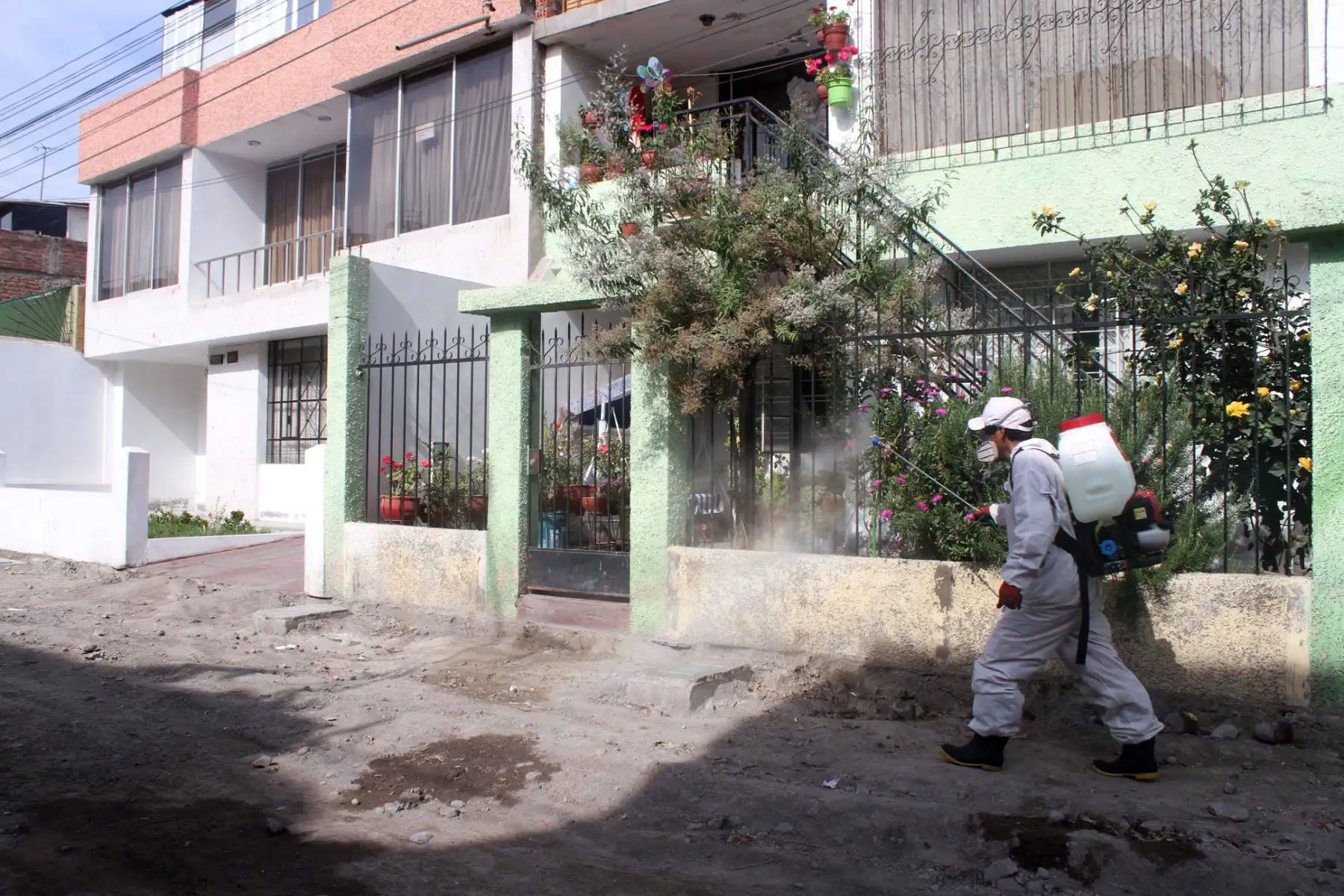 Personal de Municipalidad de Arequipa ejecutó trabajos de limpieza y desinfección en las zonas urbanas de su jurisdicción. Foto: ANDINA/Municipalidad de Arequipa