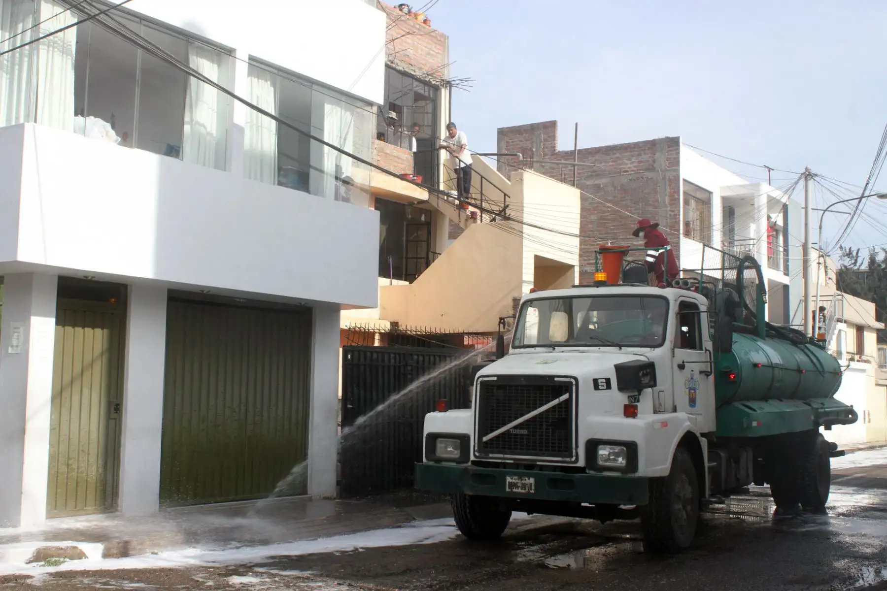 Personal de Municipalidad de Arequipa ejecutó trabajos de limpieza y desinfección en las zonas urbanas de su jurisdicción. Foto: ANDINA/Municipalidad de Arequipa
