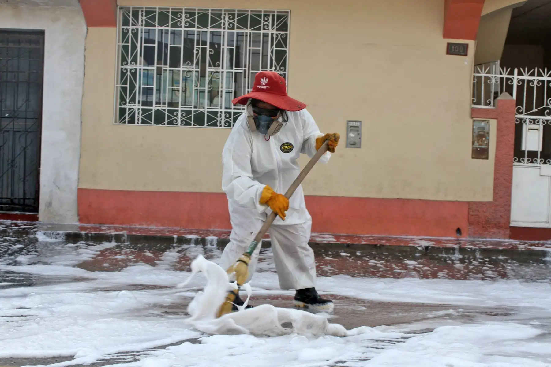 Personal de Municipalidad de Arequipa ejecutó trabajos de limpieza y desinfección en las zonas urbanas de su jurisdicción. Foto: ANDINA/Municipalidad de Arequipa