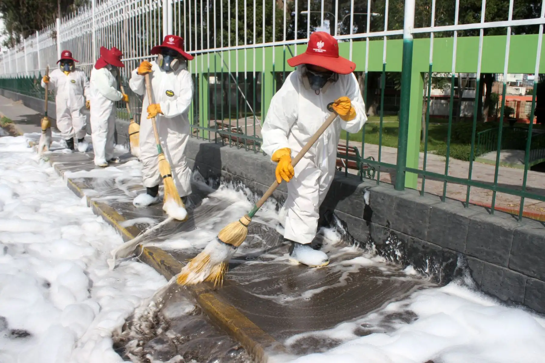 Personal de Municipalidad de Arequipa ejecutó trabajos de limpieza y desinfección en las zonas urbanas de su jurisdicción. Foto: ANDINA/Municipalidad de Arequipa