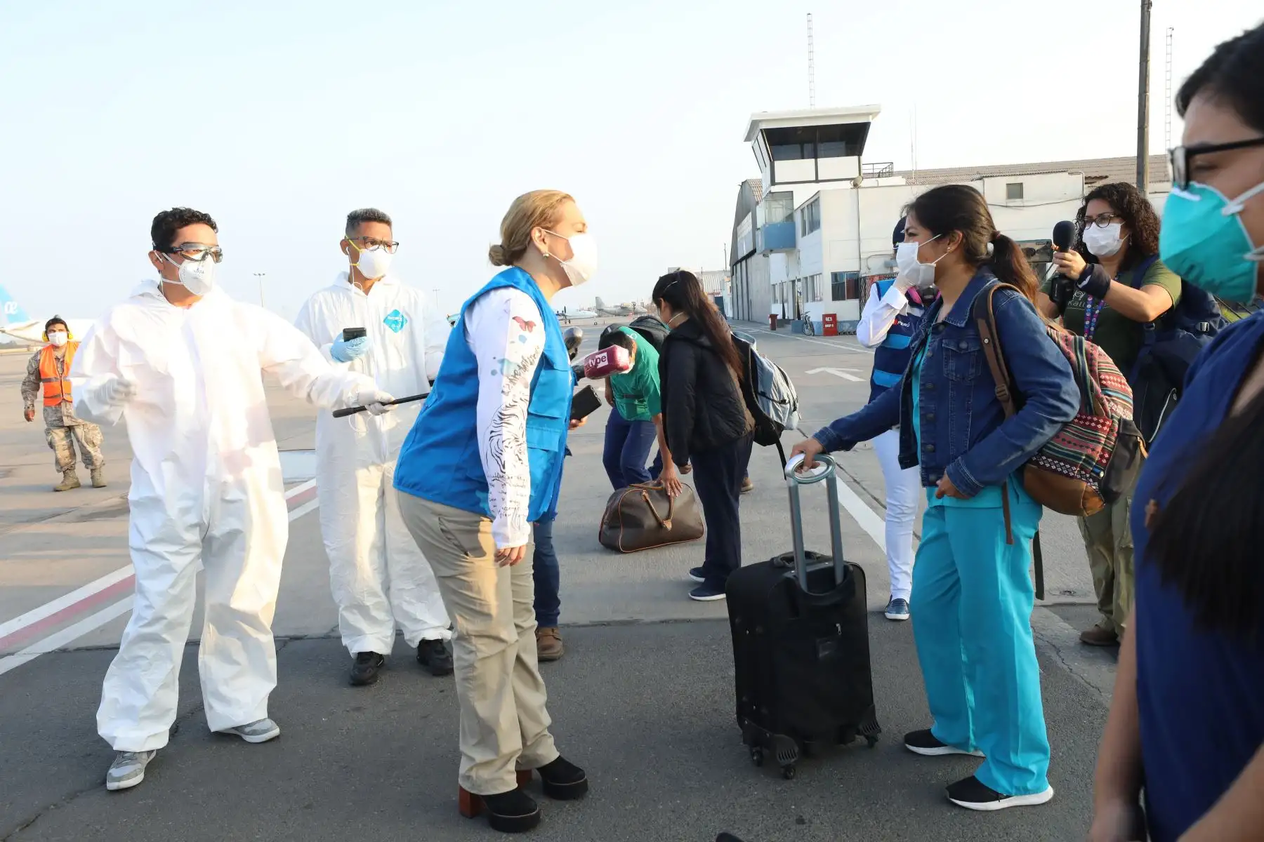 Presidenta de EsSalud Fiorella Molinelli,
supervisó el embarque de una delegación médica conformada por 51 personas que partió rumbo a Loreto para laborar en el Primer Hospital Itinerante, contra el Coranavirus.Foto:ANDINA/Essalud