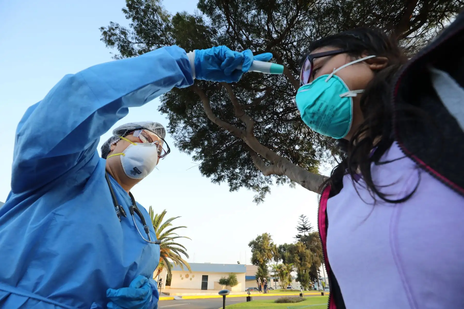 Presidenta de EsSalud Fiorella Molinelli,
supervisó el embarque de una delegación médica conformada por 51 personas que partió rumbo a Loreto para laborar en el Primer Hospital Itinerante, contra el Coranavirus.Foto:ANDINA/Essalud