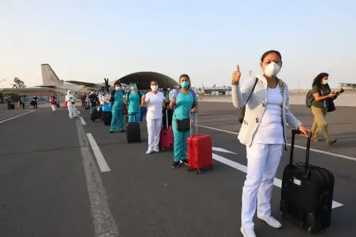 Un equipo, conformado por 51 médicos, enfermeras y técnicos de enfermería, viajó a Loreto para reforzar atención a pacientes covid-19. ANDINA/Difusión