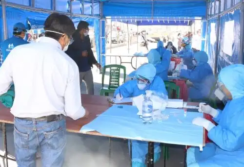 Arequipa aplica el test de la prueba rápida a más de 1,200 comerciantes y transportistas para descartar posibles casos de coronavirus (covid-19). ANDINA/Difusión
