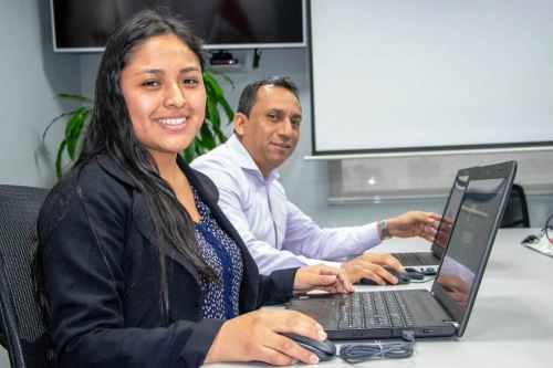 Los profesionales de la administración pública se podrán inscribir hasta el 29 de agosto, a fin de que tengan la posibilidad de cursar su maestría o doctorado en una de las 500 mejores universidades del mundo. Foto: ANDINA/Difusión.