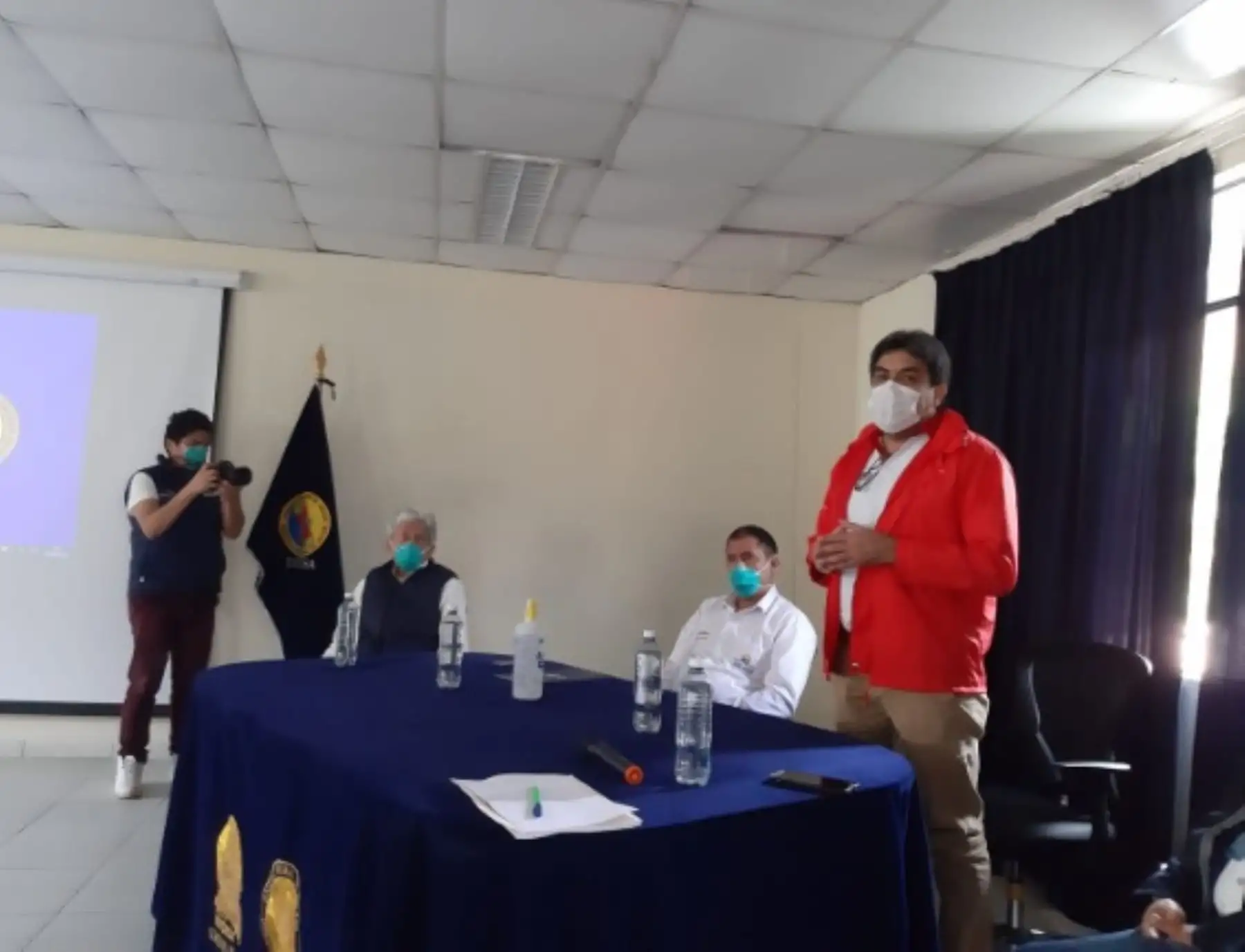 El ministro de Educación, Martín Benavides, hizo un llamado a la población para redoblar esfuerzos en la lucha contra el coronavirus covid-19 y sostuvo que la pandemia representa un fuerte desafío que se debe afrontar con la acción responsable de cada ciudadano y el trabajo conjunto y coordinado de las autoridades.