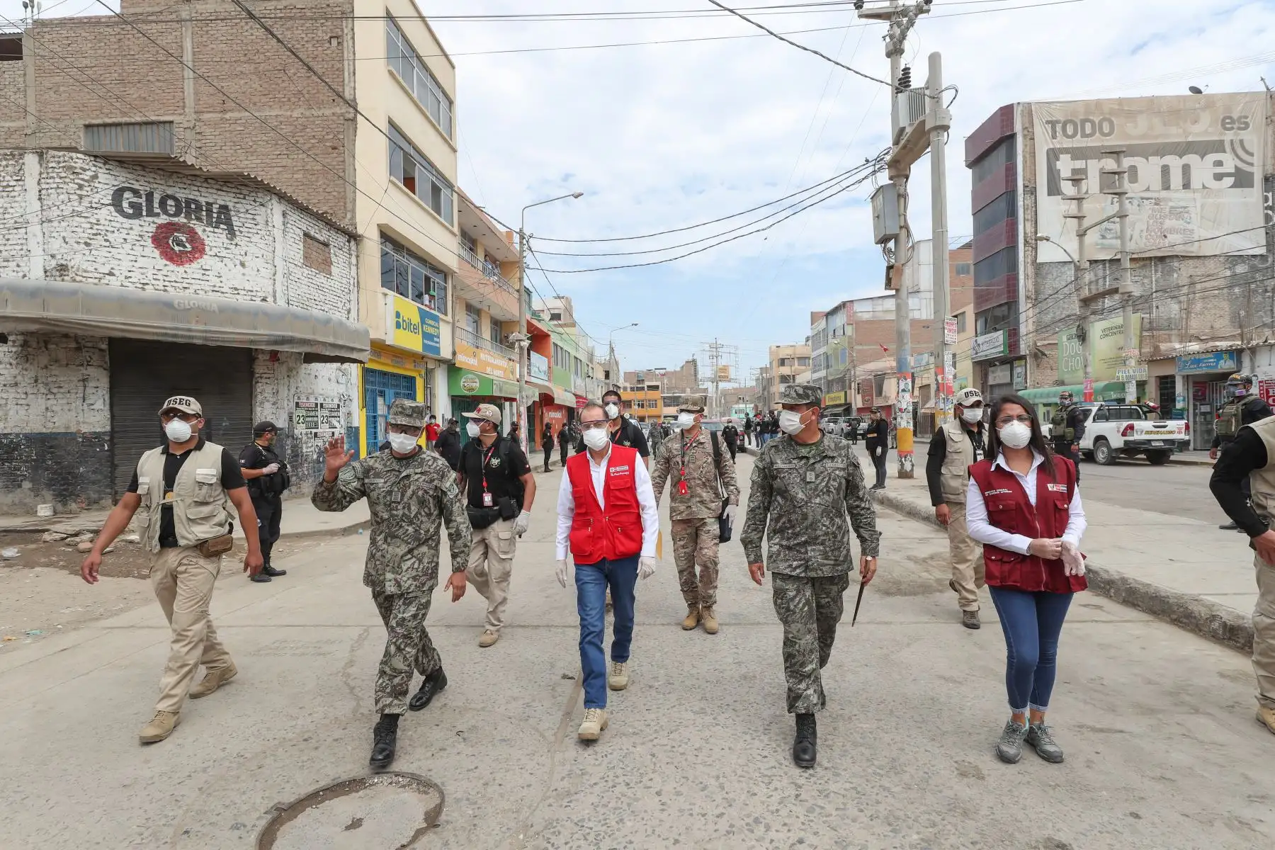 Ministro de Defensa, Walter Martos, llegó a Chiclayo, junto a los titulares del Minsa,EsSalud  y la jefa del Comando #COVID19, para coordinar con las autoridades locales las acciones de atención frente al coronavirus en la región.Foto:ANDINA/Mindef