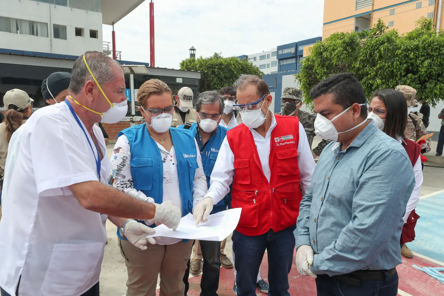 Ministro de Defensa, Walter Martos, llegó a Chiclayo, junto a los titulares del Minsa,EsSalud  y la jefa del Comando #COVID19, para coordinar con las autoridades locales las acciones de atención frente al coronavirus en la región.Foto:ANDINA/Mindef