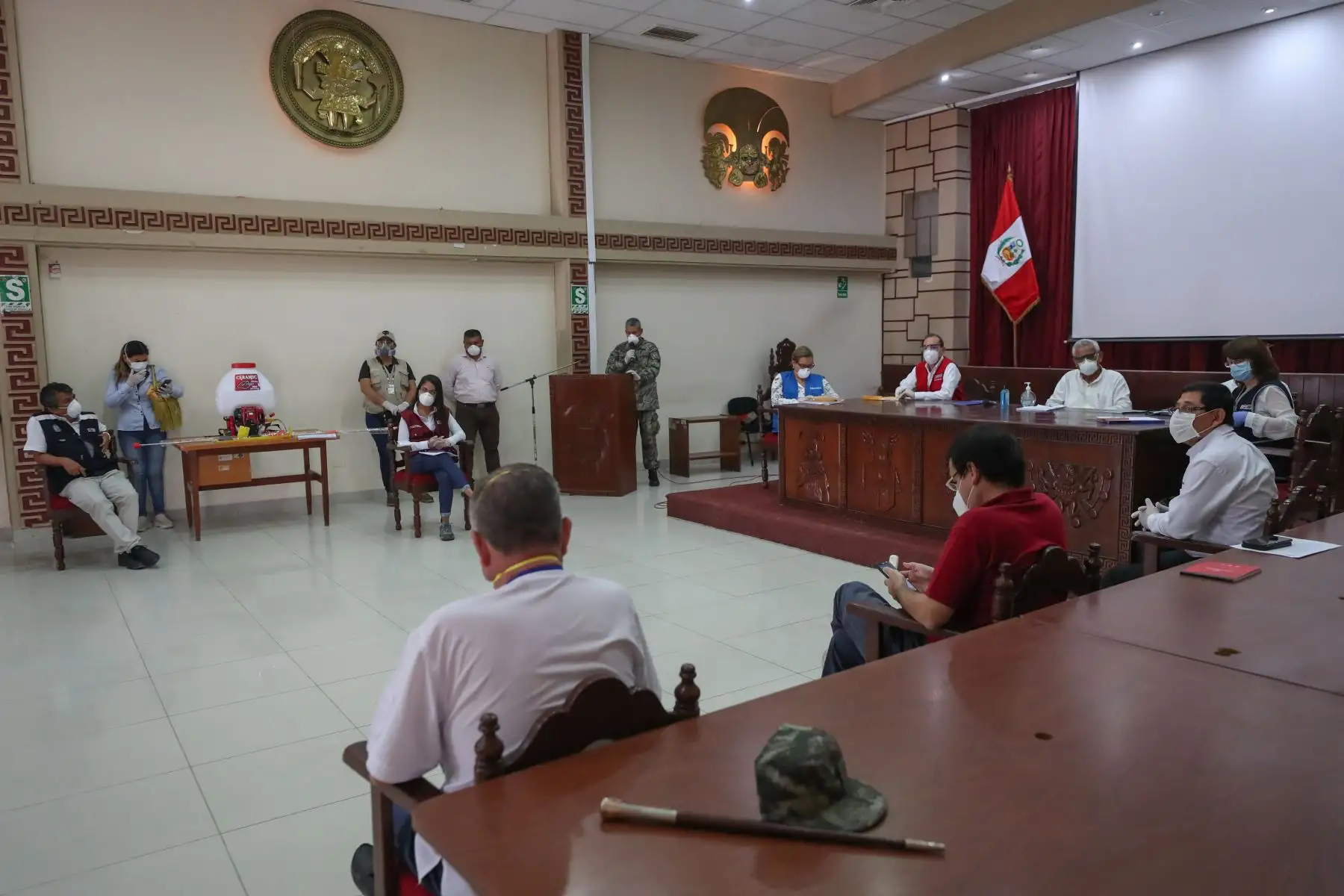 Ministro de Defensa, Walter Martos, llegó a Chiclayo, junto a los titulares del Minsa,EsSalud  y la jefa del Comando #COVID19, para coordinar con las autoridades locales las acciones de atención frente al coronavirus en la región.Foto:ANDINA/Mindef