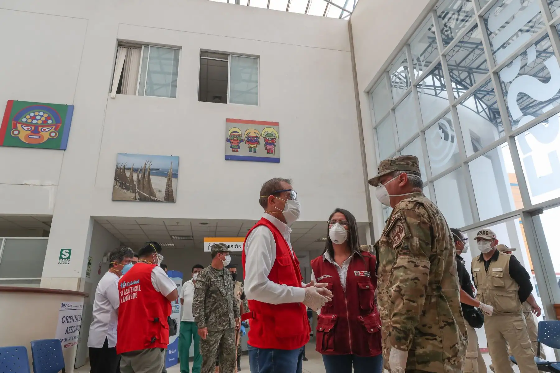 Ministro de Defensa, Walter Martos, llegó a Chiclayo, junto a los titulares del Minsa,EsSalud  y la jefa del Comando #COVID19, para coordinar con las autoridades locales las acciones de atención frente al coronavirus en la región.Foto:ANDINA/Mindef