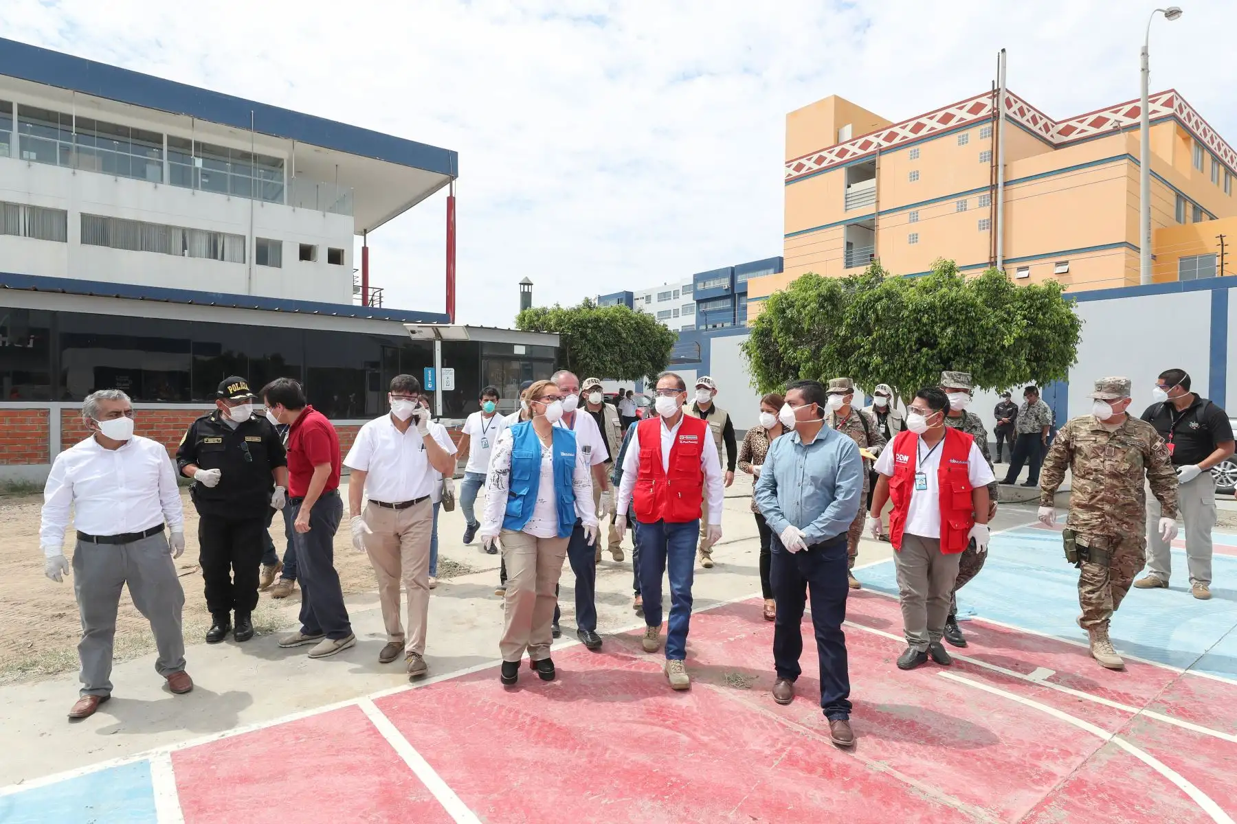 Ministro de Defensa, Walter Martos, llegó a Chiclayo, junto a los titulares del Minsa,EsSalud  y la jefa del Comando #COVID19, para coordinar con las autoridades locales las acciones de atención frente al coronavirus en la región.Foto:ANDINA/Mindef