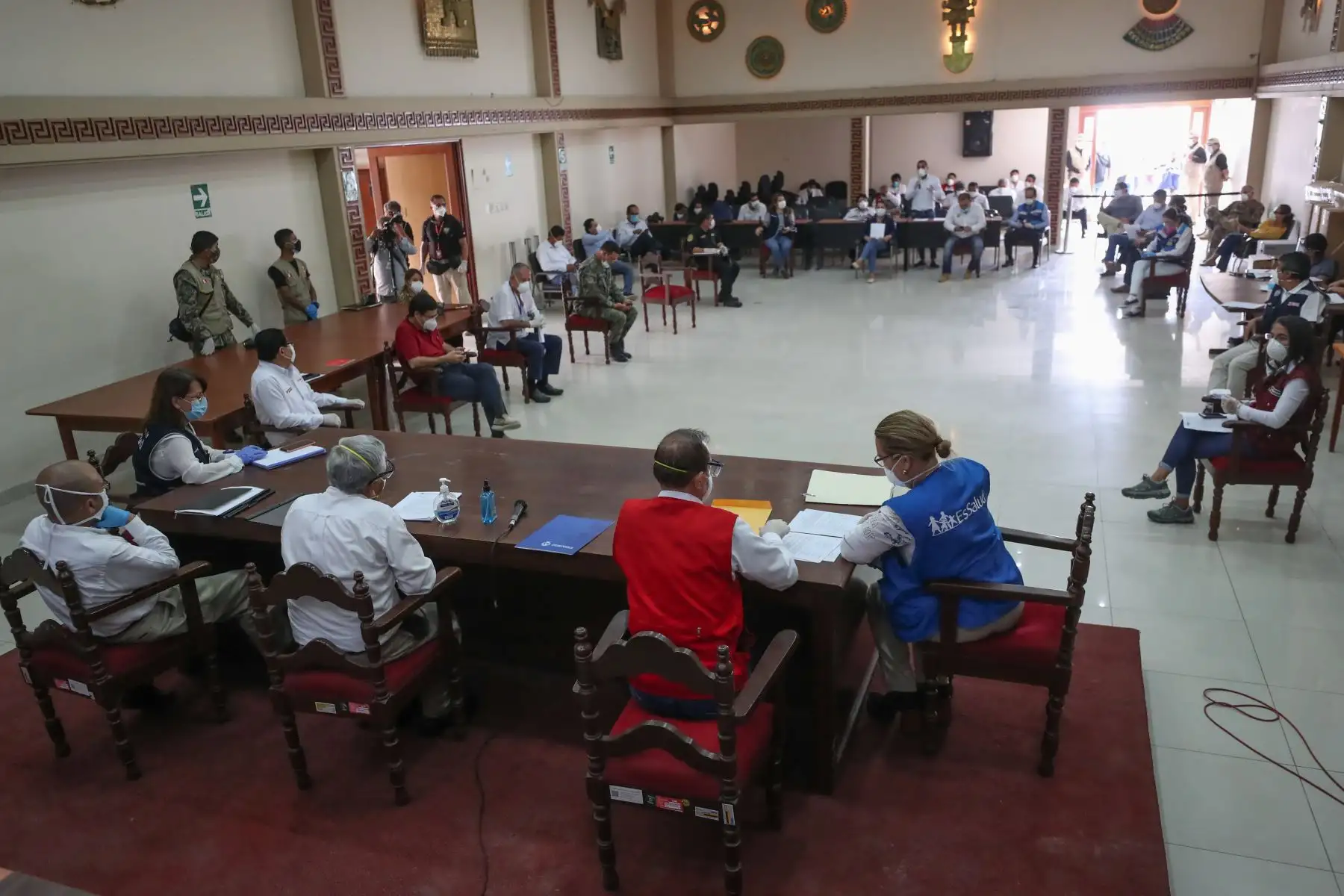 Ministro de Defensa, Walter Martos, llegó a Chiclayo, junto a los titulares del Minsa,EsSalud  y la jefa del Comando #COVID19, para coordinar con las autoridades locales las acciones de atención frente al coronavirus en la región.Foto:ANDINA/Mindef