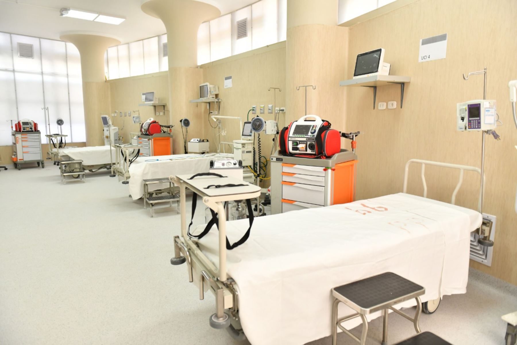 La nueva UCI del hospital covid-19 fue implementada en la antigua clínica del Hospital Honorio Delgado Espinoza. Foto: ANDINA/Difusión