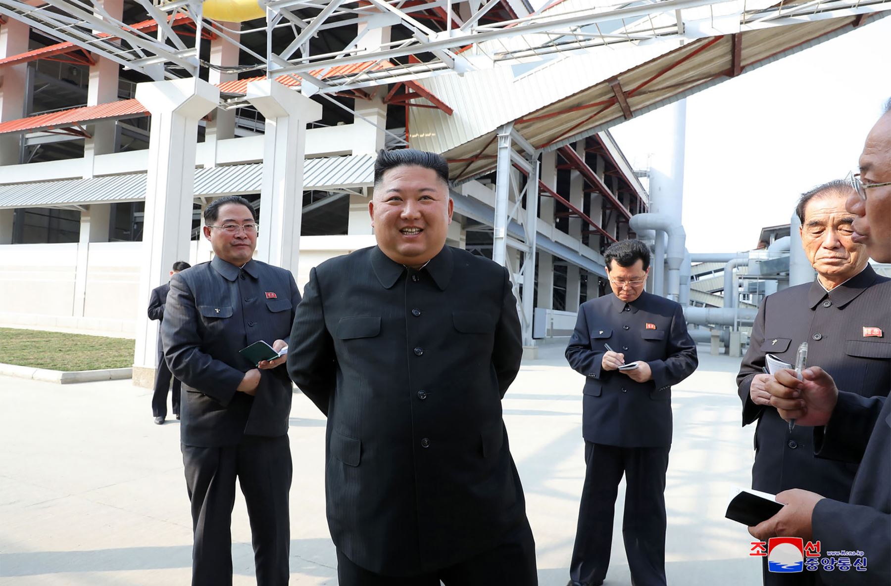 Kim Jong-un "asistió a la ceremonia" y "todos los participantes gritaron 