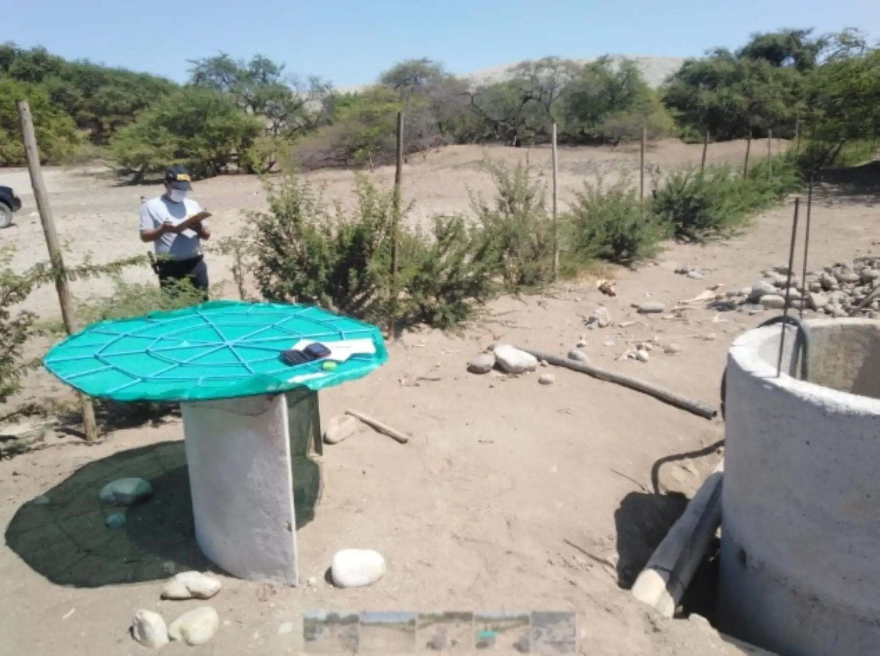 Especialistas del Ministerio de Cultura, en compañía de efectivos de la Policía Nacional del Perú, verificaron que vecinos de la zona arqueológica monumental Chankillo, en la región Áncash, han aprovechado la situación de emergencia para instalar un pozo de agua y plantones dentro de los límites, con la finalidad aparente de efectuar actividades agrícolas.
