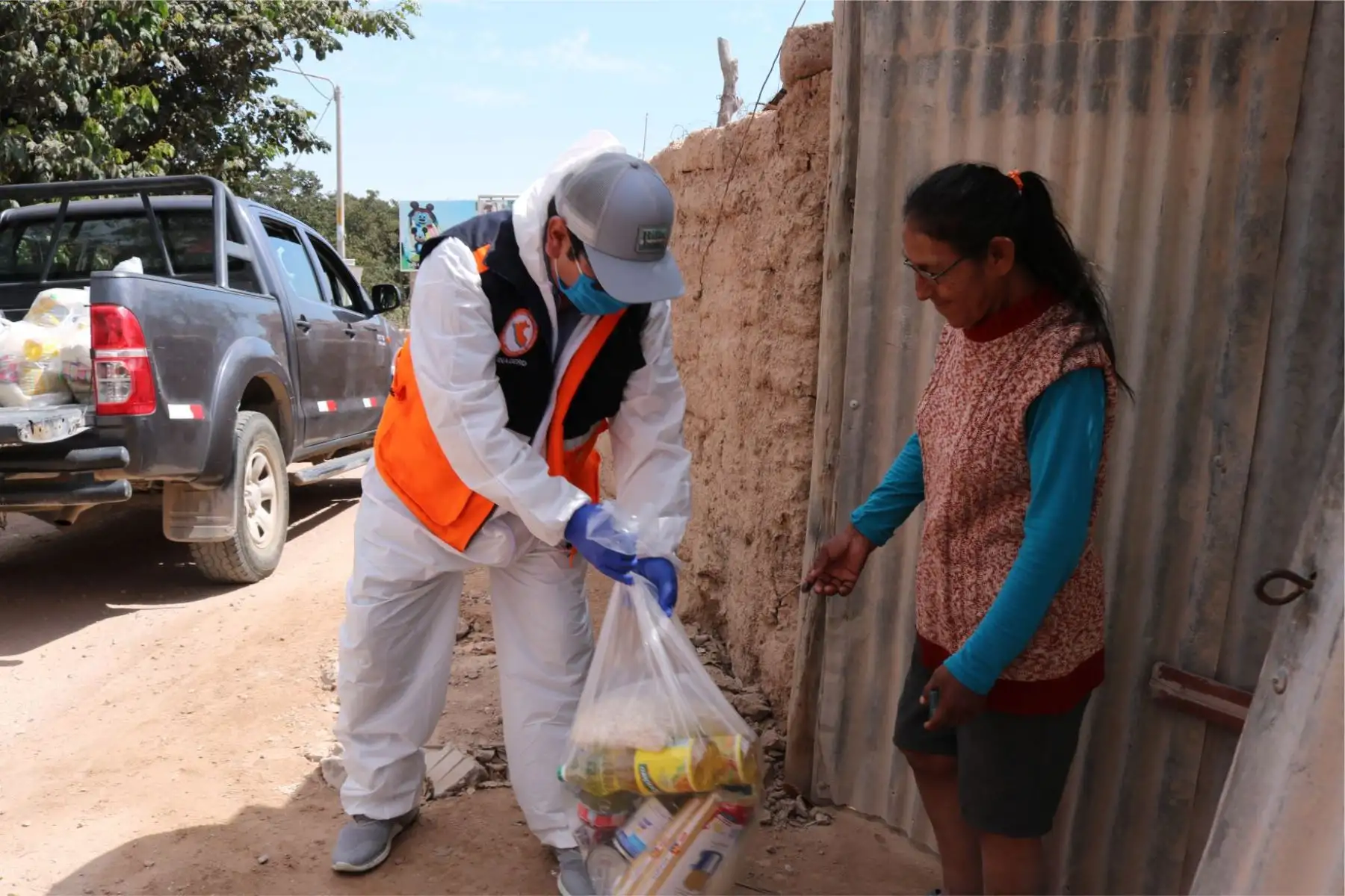 Familias vulnerables de los centros poblados de San Antonio, San Francisco, Chen Chen, Los Ángeles y Cercado de la ciudad, recibieron sus canastas con alimentos de primera necesidad por parte de la Municipalidad Provincial Mariscal Nieto de Moquegua. Foto: ANDINA/Municipalidad de Moquegua