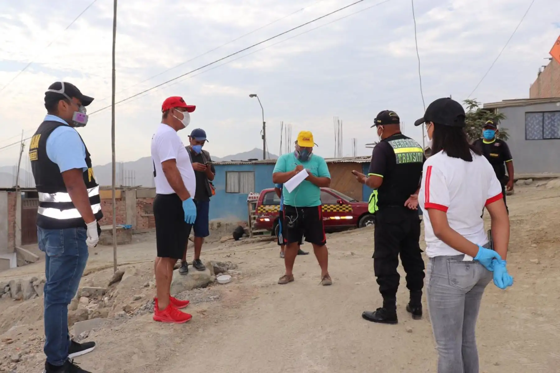 Personal de la Municipalidad de Pachacámac distribuyó alimentos de primera necesidad a los pobladores de los AA.HH. San Pablo Mirador, Upis Las Mercedes, Buena Vista, Palmeras de Fronteras, Coop. de Vivienda El Paraíso y Paul Poblet. Foto: ANDINA/Municipalidad de Pachacámac