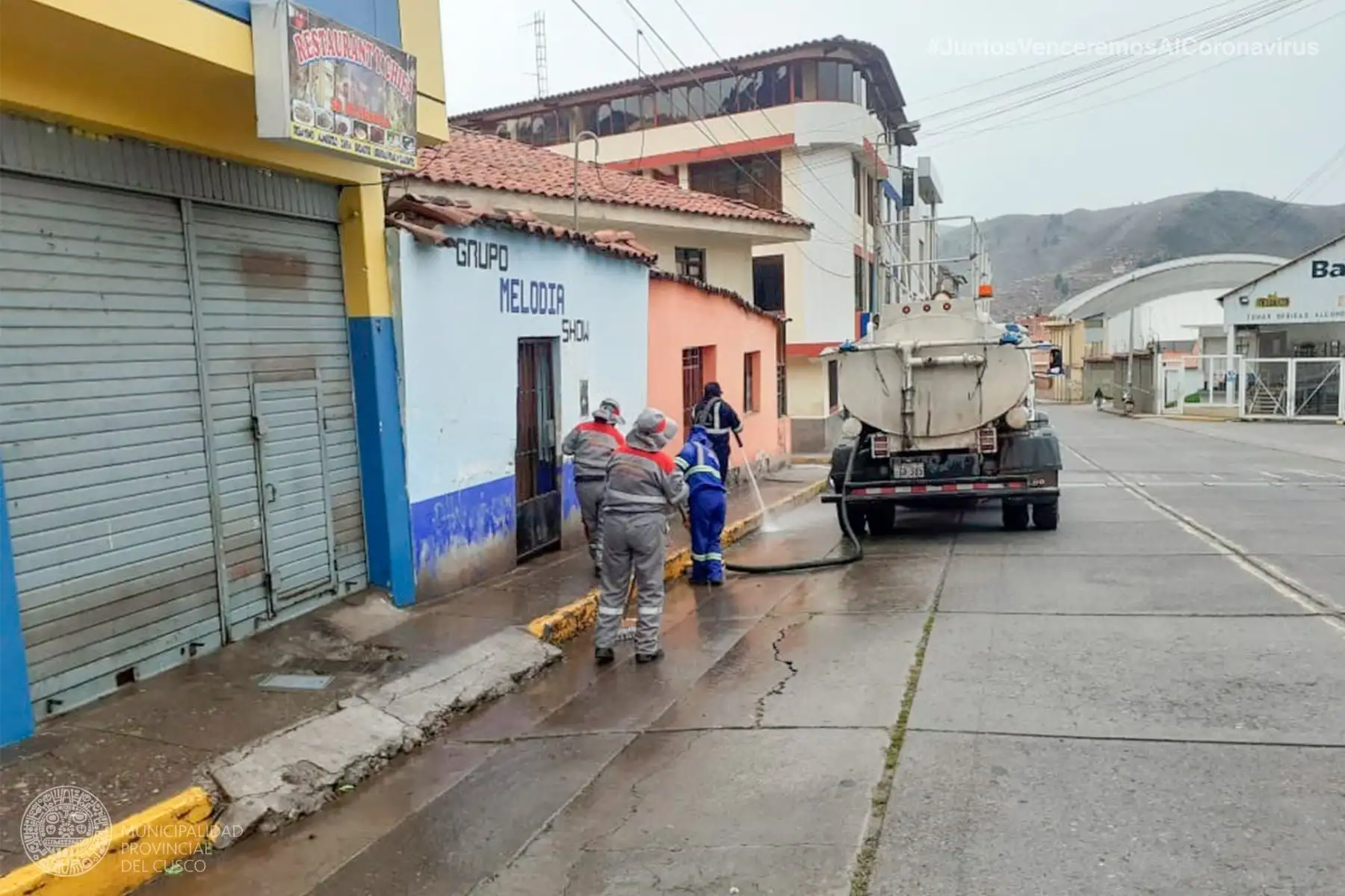 Personal de limpieza y desinfección de la Municipalidad de Cusco ejecutó trabajos en la Urb. Tahuantinsuyo con la finalidad de evitar la propagación del coronavirus. Foto: ANDINA/Municipalidad del Cusco
