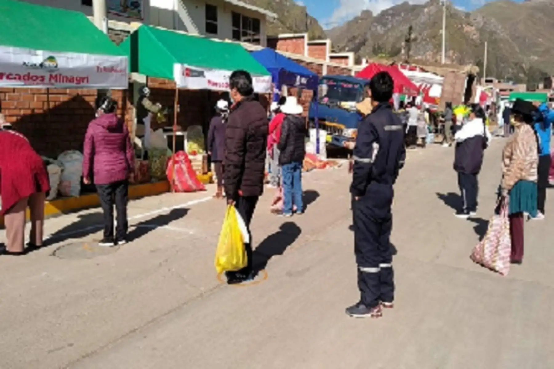 A la fecha, ya son tres de estas ferias itinerantes desarrolladas con mucho éxito en la ciudad de Huancavelica.