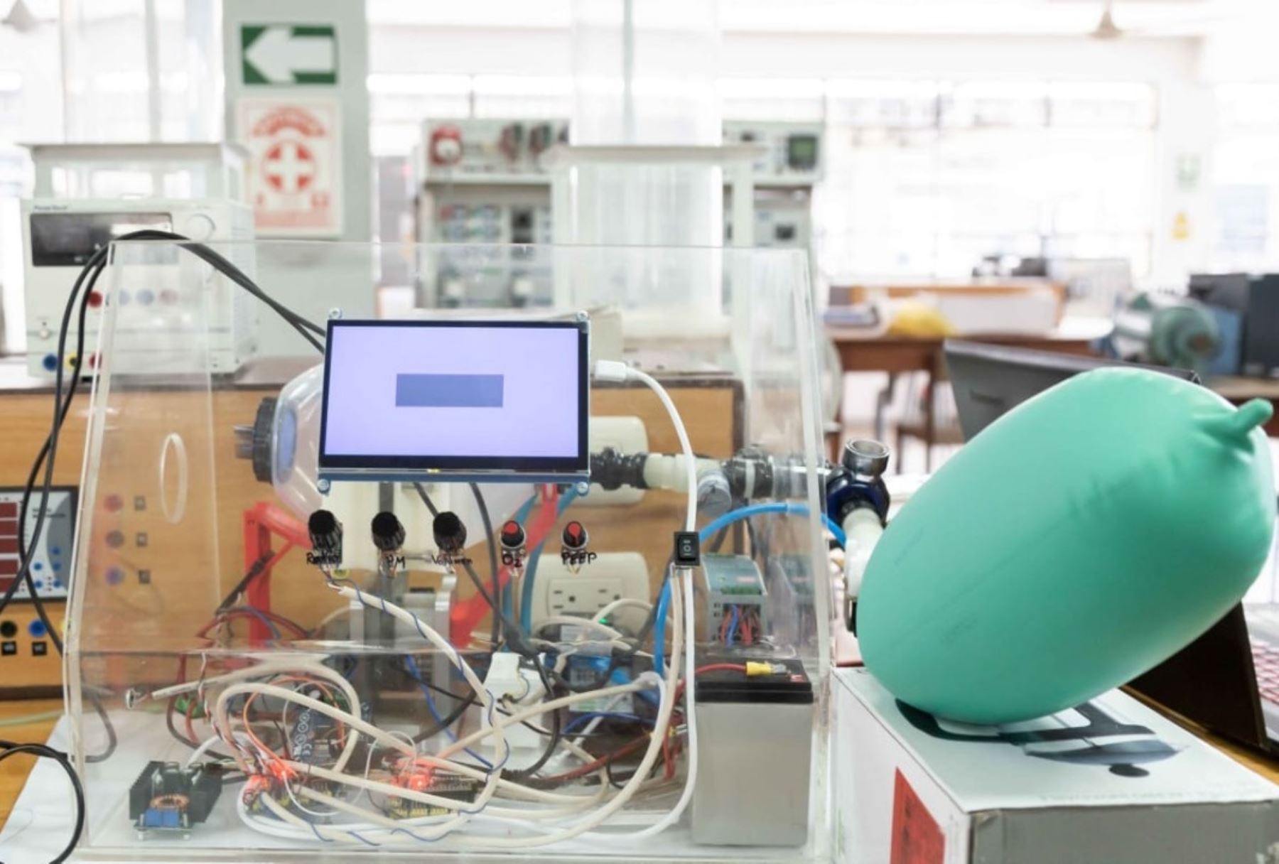 Médicos del Hospital Regional de Piura validan el prototipo de respirador mecánico diseñado por la Universidad de Piura y todo está listo para su producción. ANDINA/Difusión