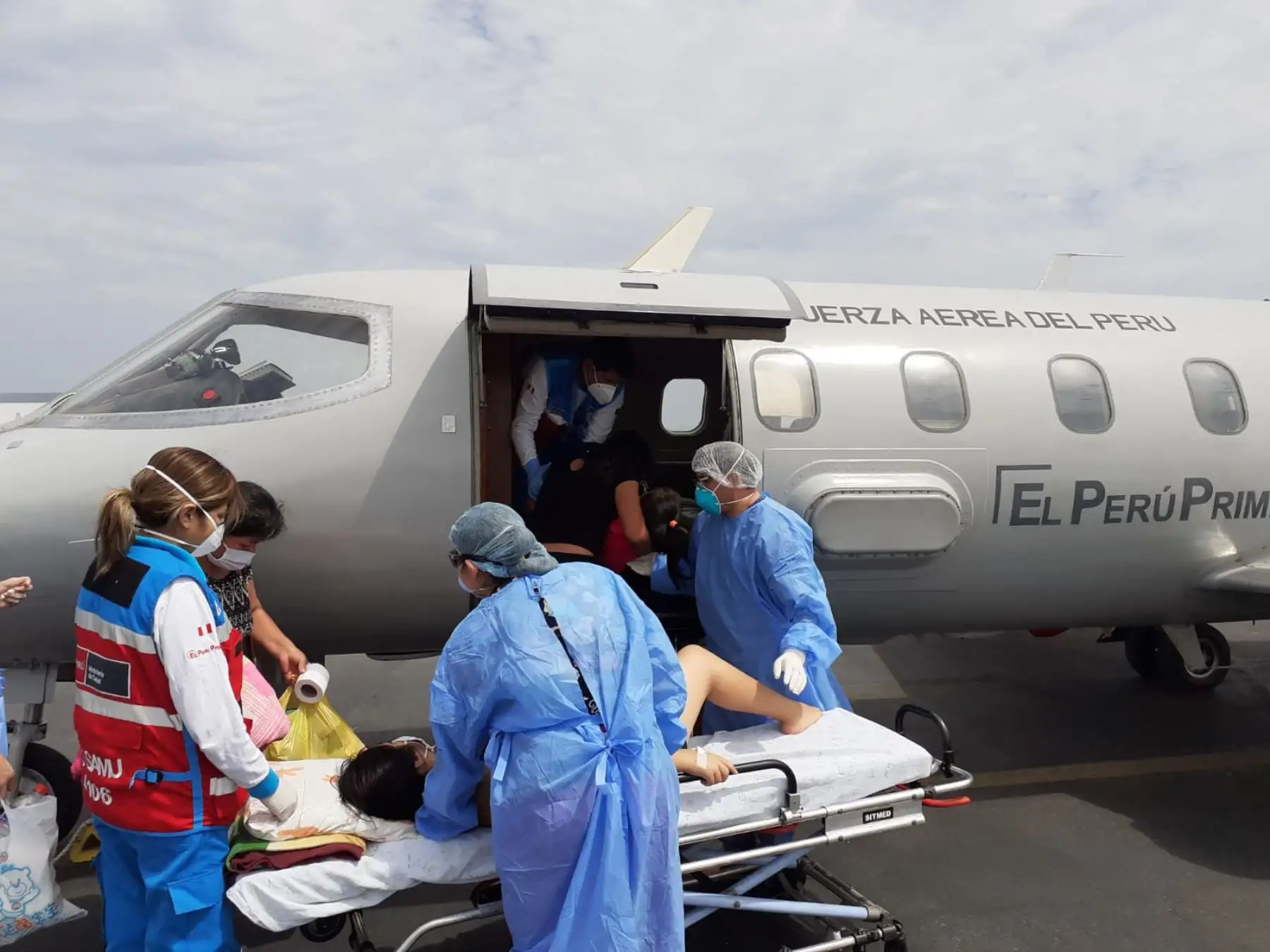 La Fuerza Aérea del Perú en coordinación con el MINSA realizó una evacuación aeromédica en una aeronave Learjet 36A FAP desde Trujillo a Lima, de dos menores de 13 y 4 años de edad, acompañadas de sus familiares, para ser atendidas de emergencia. 

Foto: Difusión
