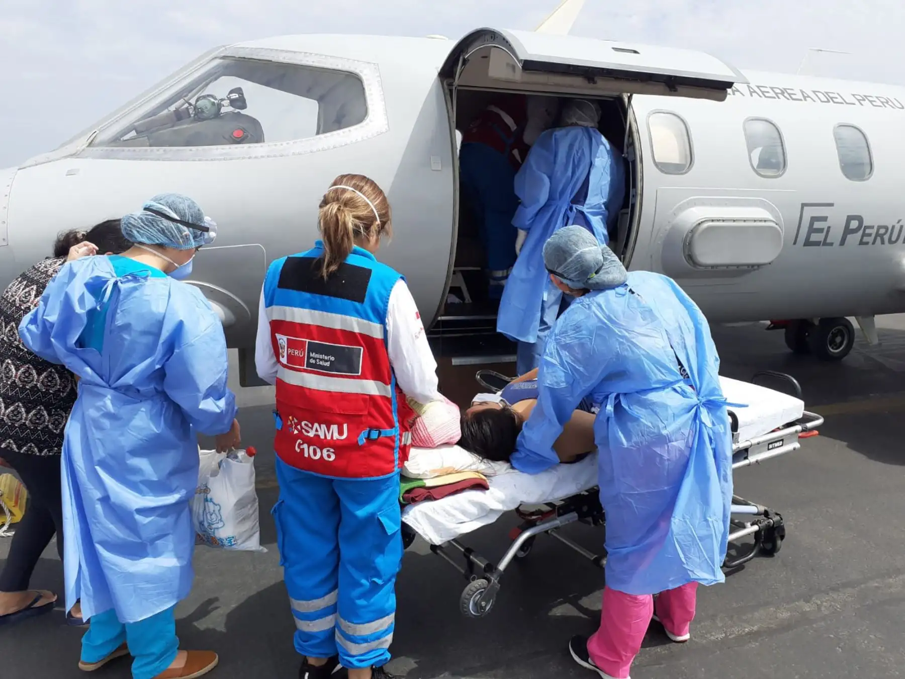 La Fuerza Aérea del Perú en coordinación con el MINSA realizó una evacuación aeromédica en una aeronave Learjet 36A FAP desde Trujillo a Lima, de dos menores de 13 y 4 años de edad, acompañadas de sus familiares, para ser atendidas de emergencia. 

Foto: Difusión