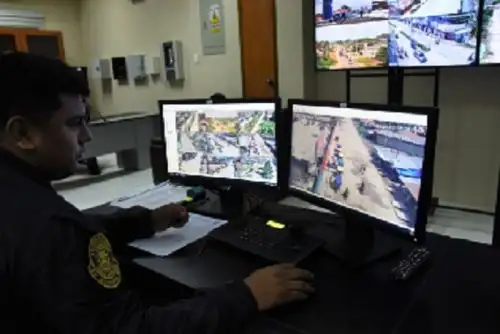 El Centro de Operaciones de Emergencia Regional (COER) de Madre de Dios  monitorea las 24 horas el cumplimiento de la inmovilización social obligatoria, el desarrollo de la seguridad, apoyo a la Policía Nacional y Fuerzas Armadas; así como el clima en la región, entre otros aspectos.