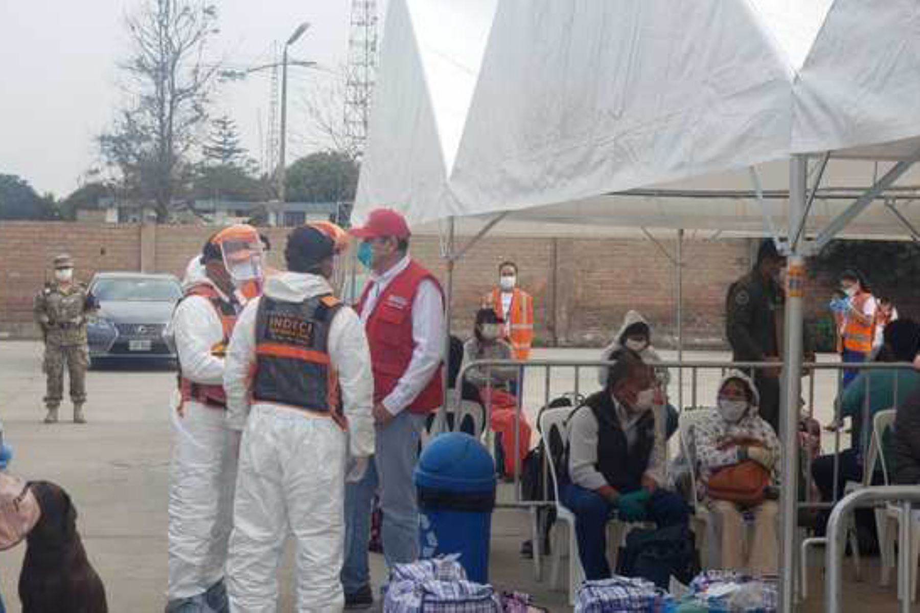 El viceministro de Transportes, Carlos Estremadoyro, supervisó el traslado de ciudadanos varados en Lima y que retornaron a Arequipa. Foto: MTC
