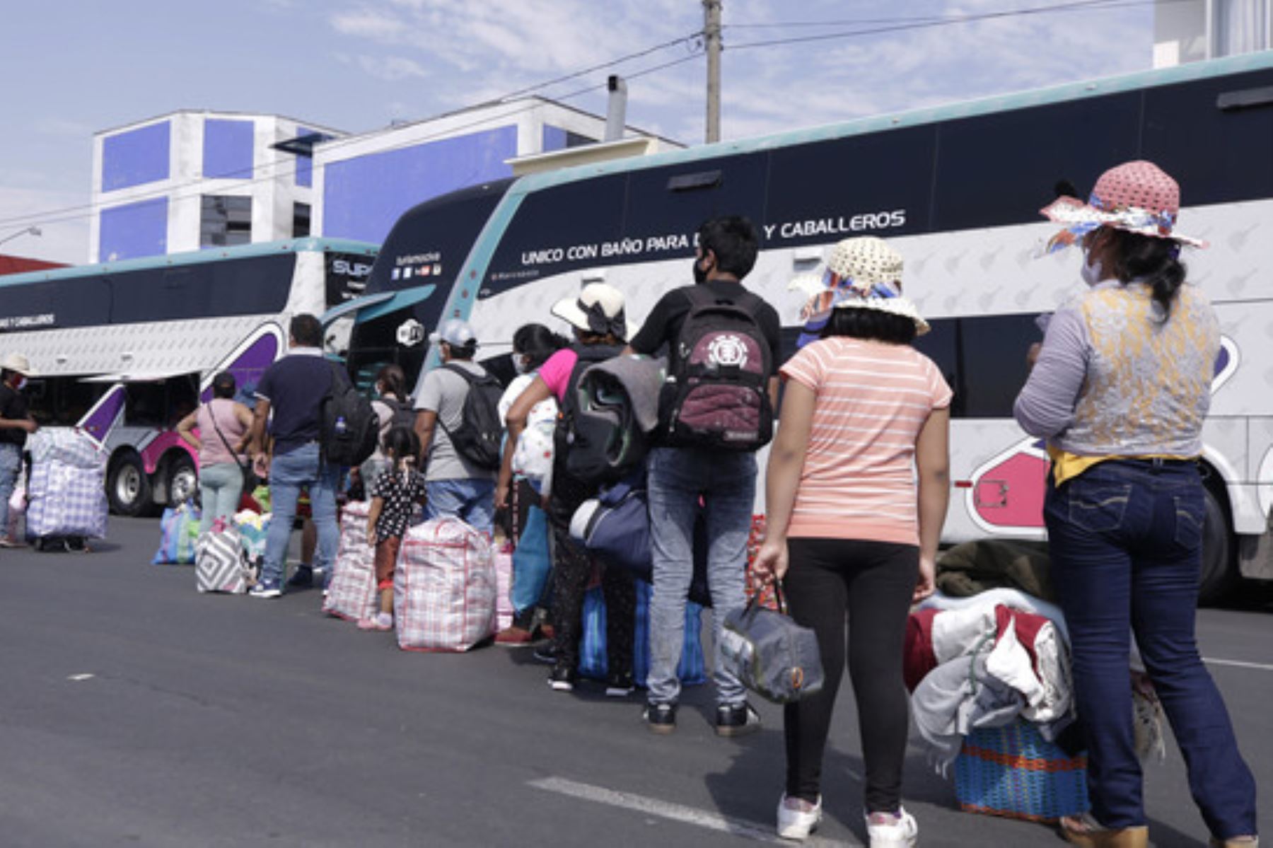 Hasta la fecha se ha trasladado a 18,020 personas a 24 regiones; en cinco se brinda albergue a más de un millar de ciudadanos en cuarentena. Foto: ANDINA/Difusión