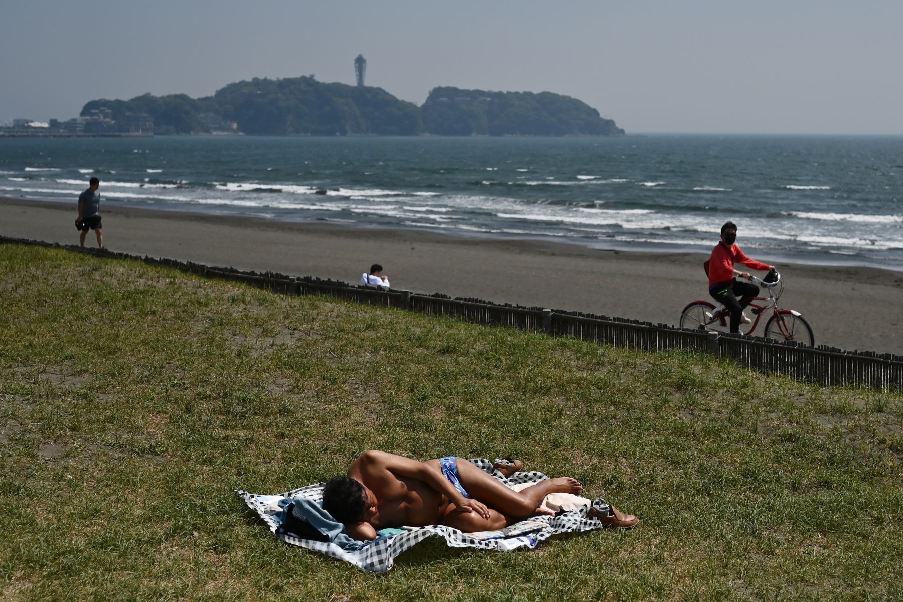 Japón emite alerta de tsunami en su costa oriental tras la erupción de volcán en Tonga