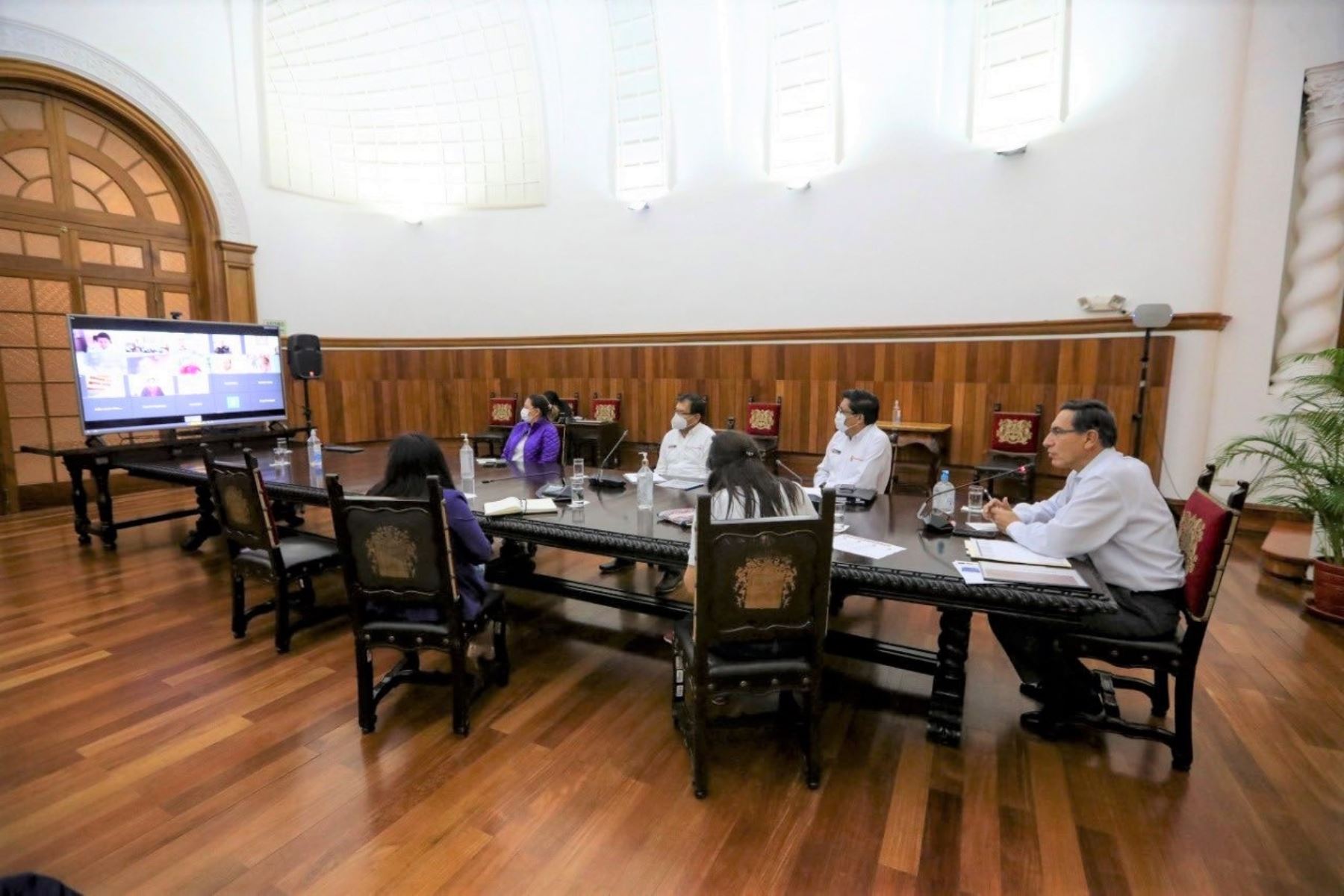 Peru President holds videoconference with mayors