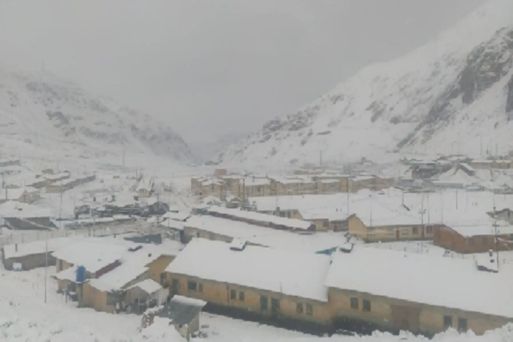 e estiman acumulados de nieve próximos a los 10 centímetros por día en zonas por encima de los 4000 metros de altura y granizo de forma aislada en localidades sobre los 3000 metros de altura.ANDINA/Difusión